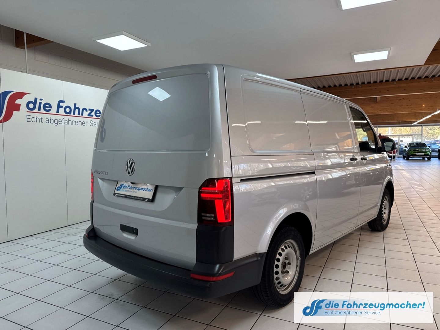 Fahrzeugabbildung Volkswagen T6.1 Transporter Kasten FWD Navi LED ACC Apple C
