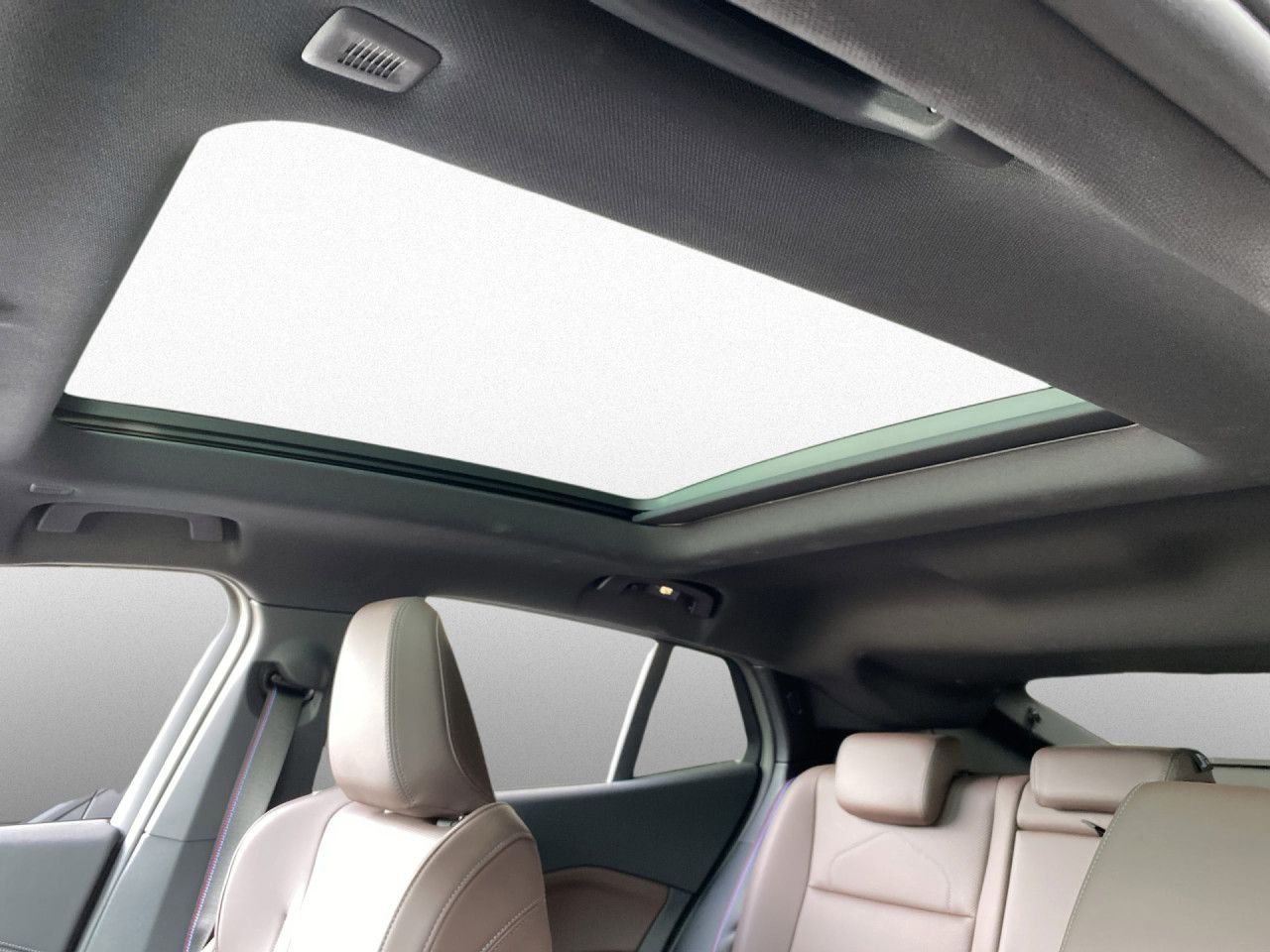 BMW iX2 - Bild 17