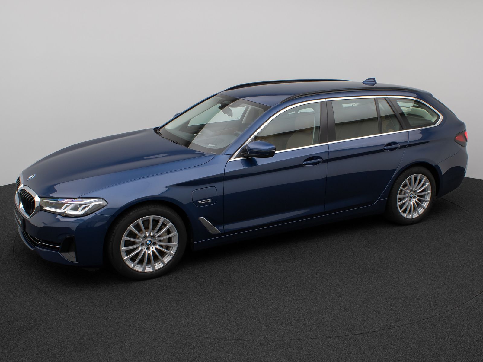 Fahrzeugabbildung BMW 530e Kamera Laser HUD DAB 4Klima ACC Komfortsitz