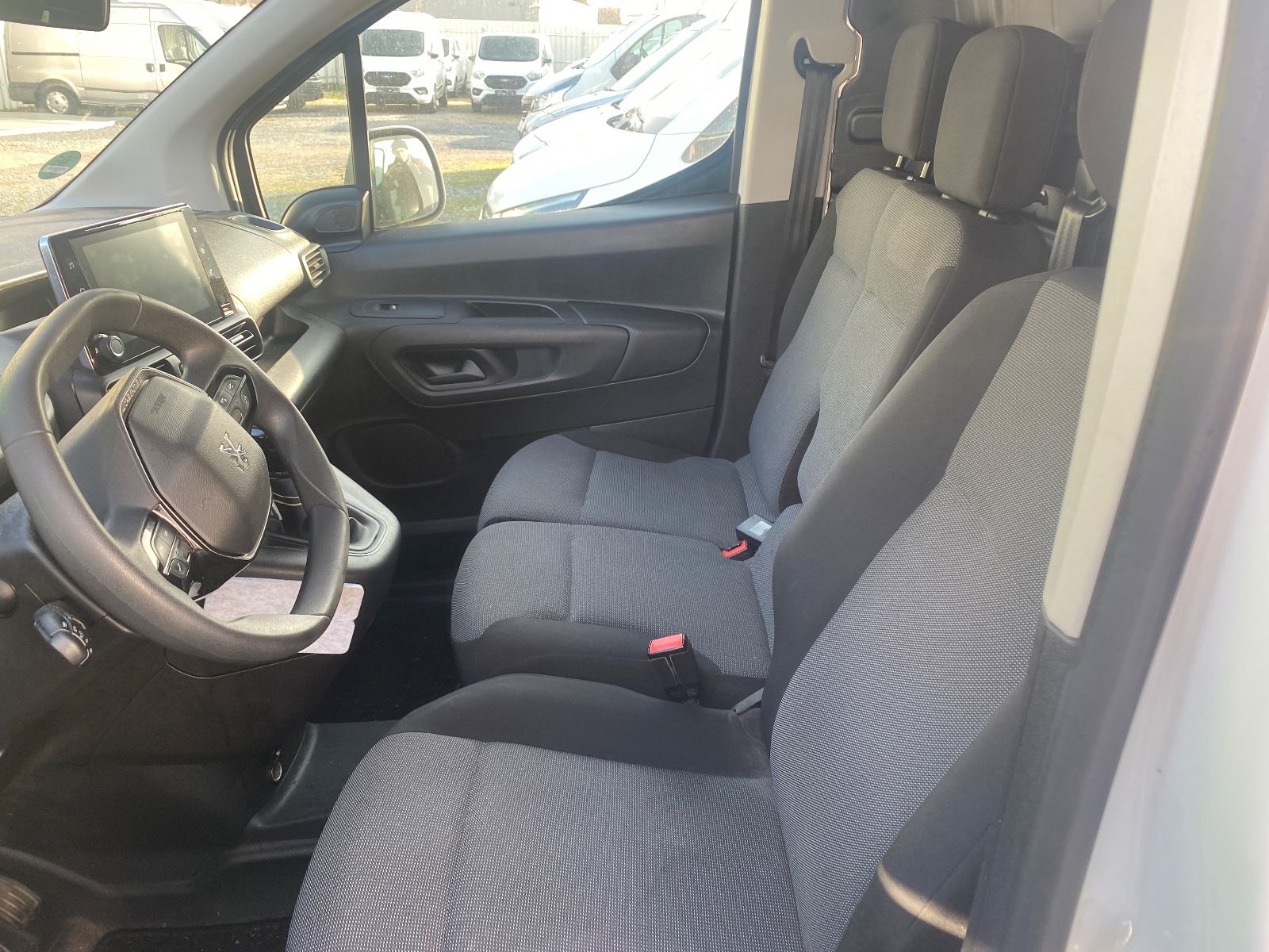 Fahrzeugabbildung Peugeot Partner Premium L2,SHZ,PDC,Regal,Fahrradhalter