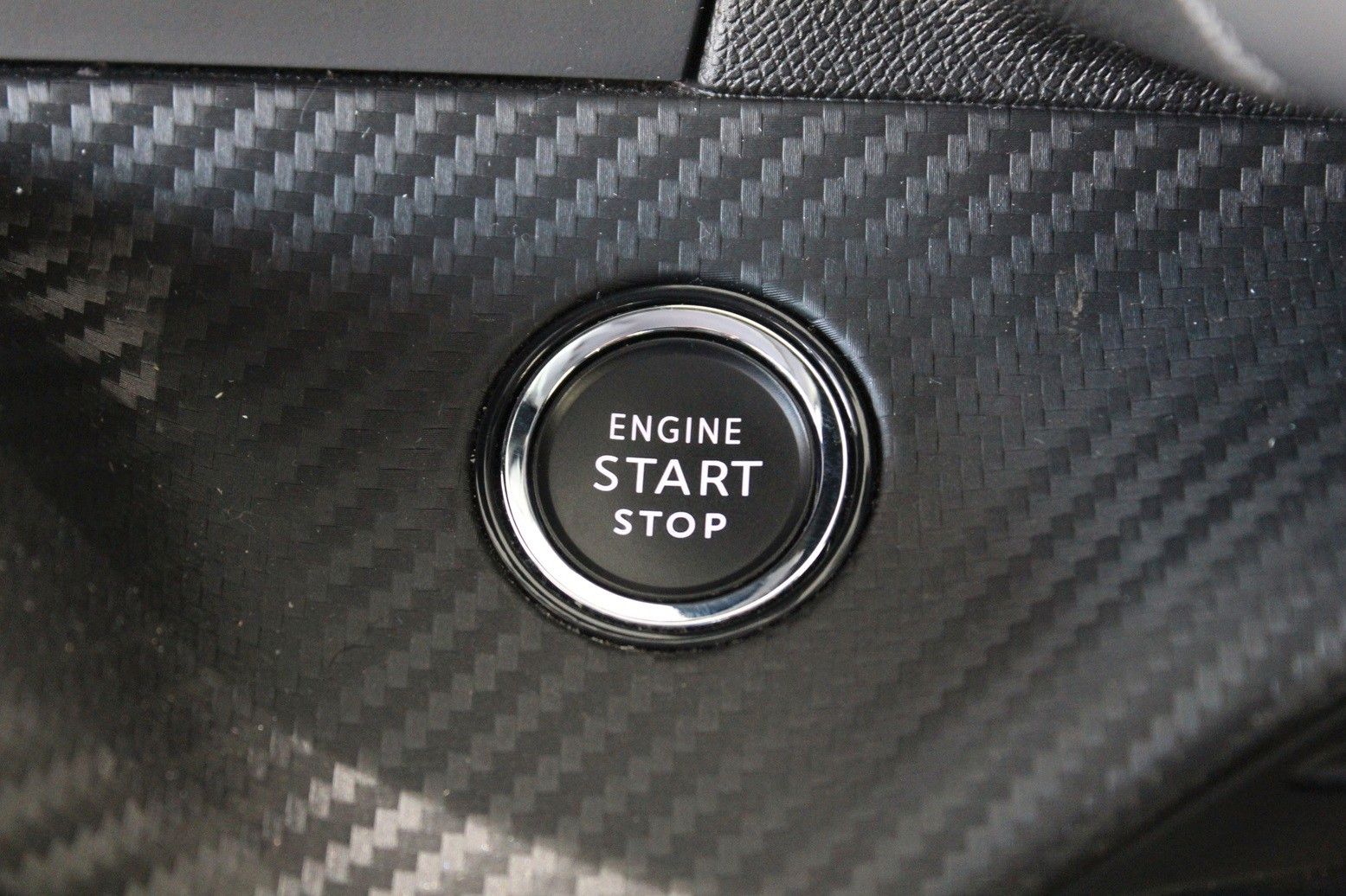 Fahrzeugabbildung Peugeot 2008 Allure Pack 1.2T NAVI/LED/PDC/180°CAM/DAB+