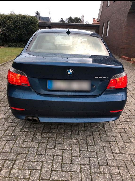 BMW 523