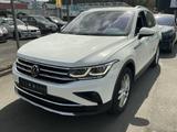 Volkswagen Tiguan Elegance 4Motion Leder R.Cam LED ACC AHK - Volkswagen Tiguan mit Diesel-Antrieb: Vollleder, Beheizbares Lenkrad, Automatik