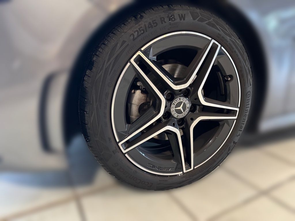 Fahrzeugabbildung Mercedes-Benz A 180 AMG Night ACC Multibeam SHZ Ambie. Sport