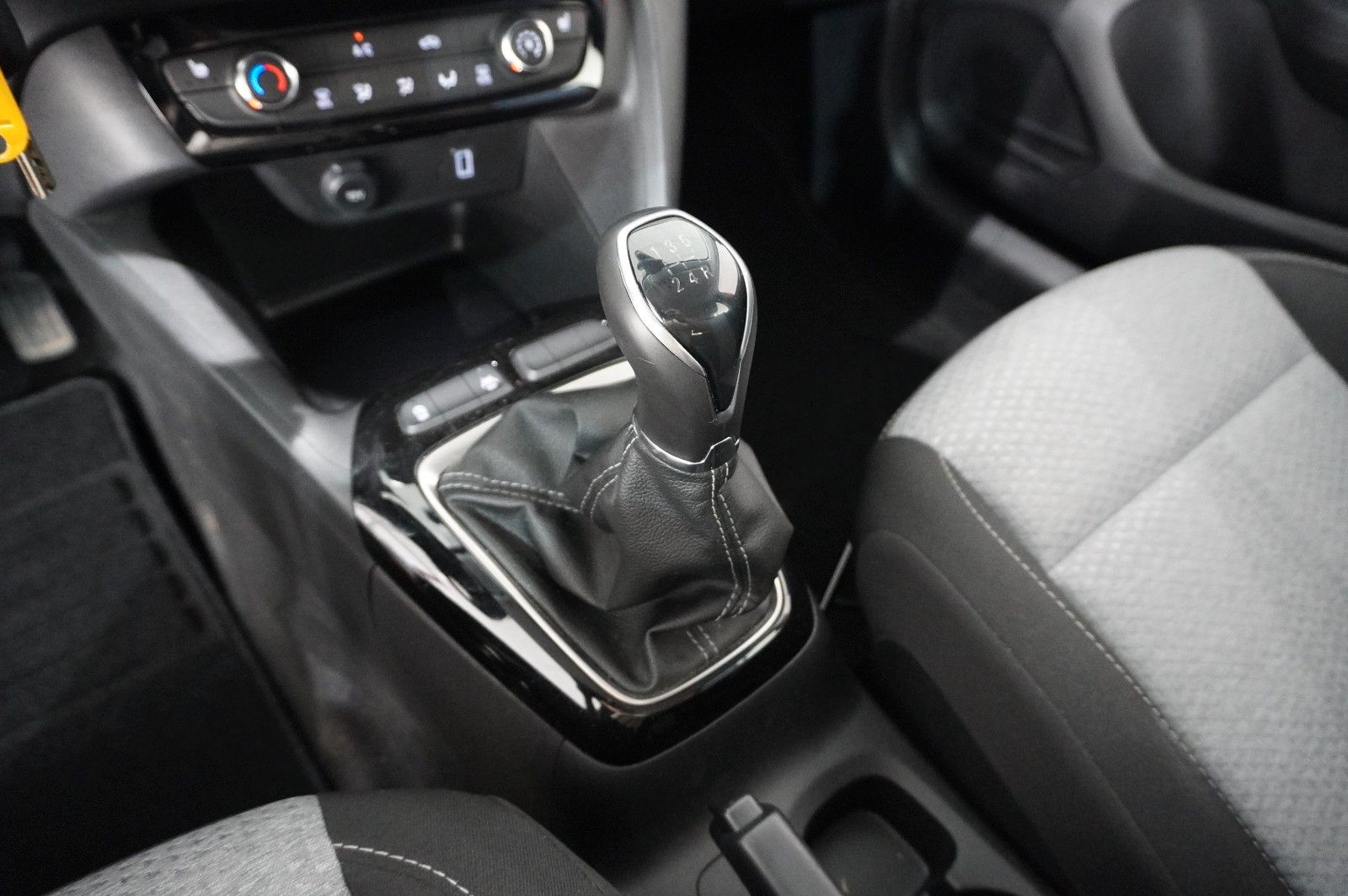 Fahrzeugabbildung Opel Corsa F 1.2 FACELIFT NAVI/LED/KAMERA/VIRTU./DAB+