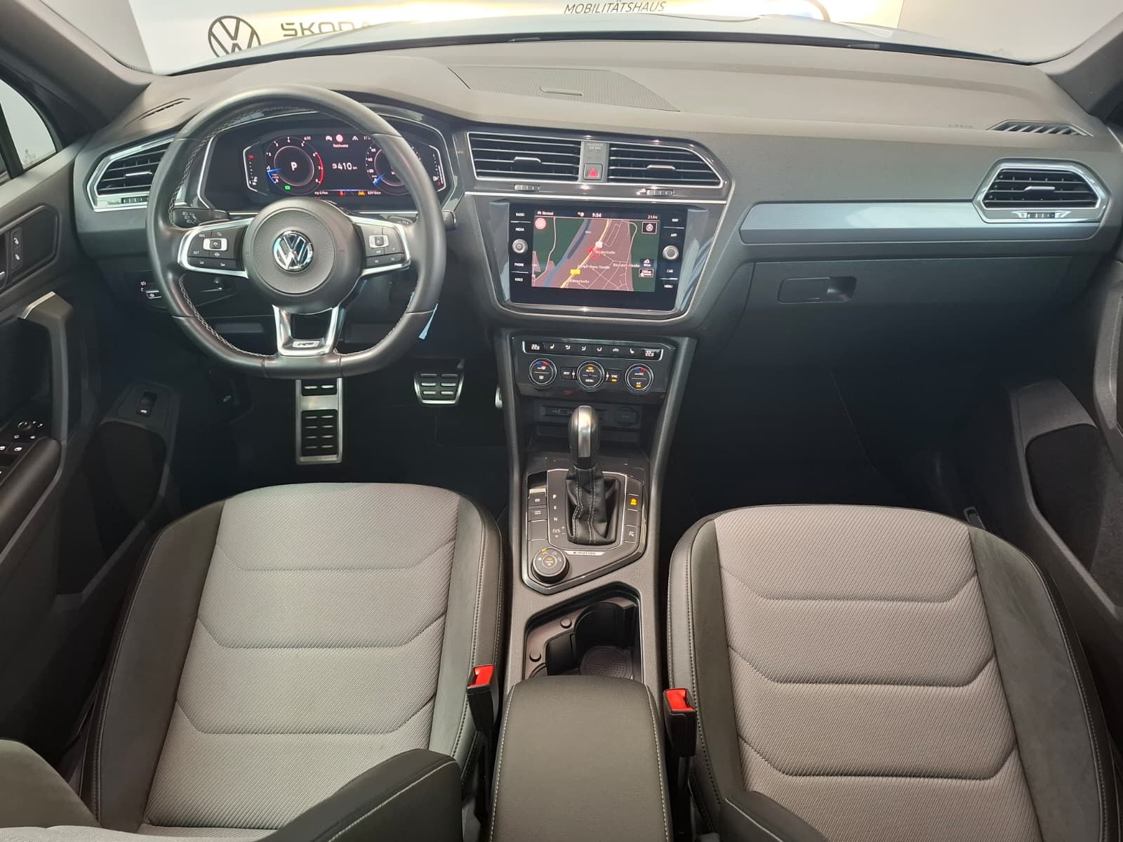 Fahrzeugabbildung Volkswagen Tiguan Highline 2.0TSI DSG 4-Motion R-Line + AHK