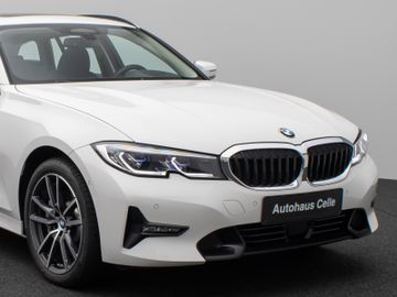 Fahrzeugabbildung BMW 330e xDr Tour Sport Line ACC HUD Pano HiFi Laser
