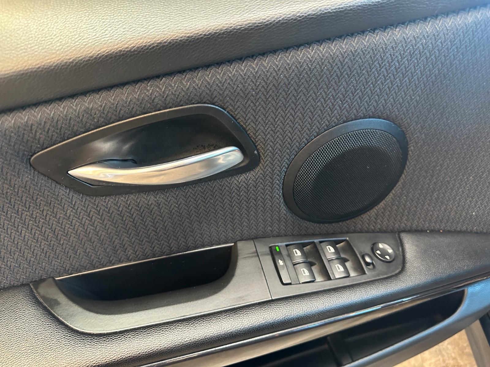 BMW 320 2011 — photo 49
