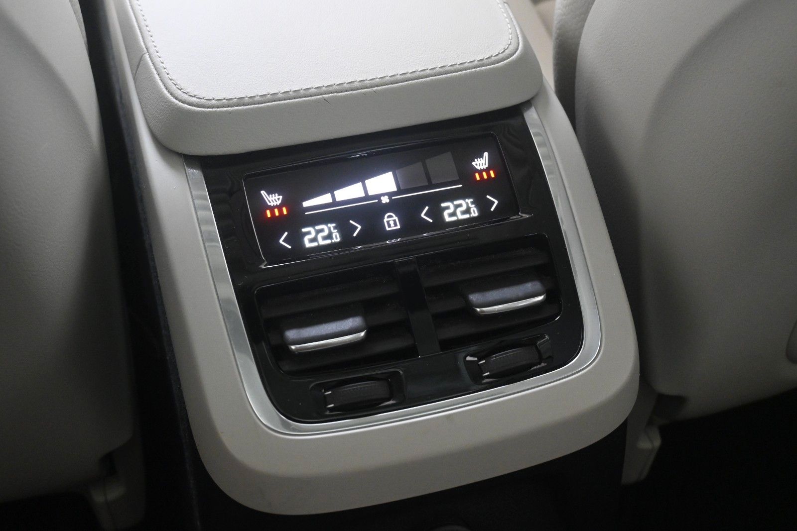 Fahrzeugabbildung Volvo XC90 T8 AWDUltimate Dark Recharge Plug-In Hybrid
