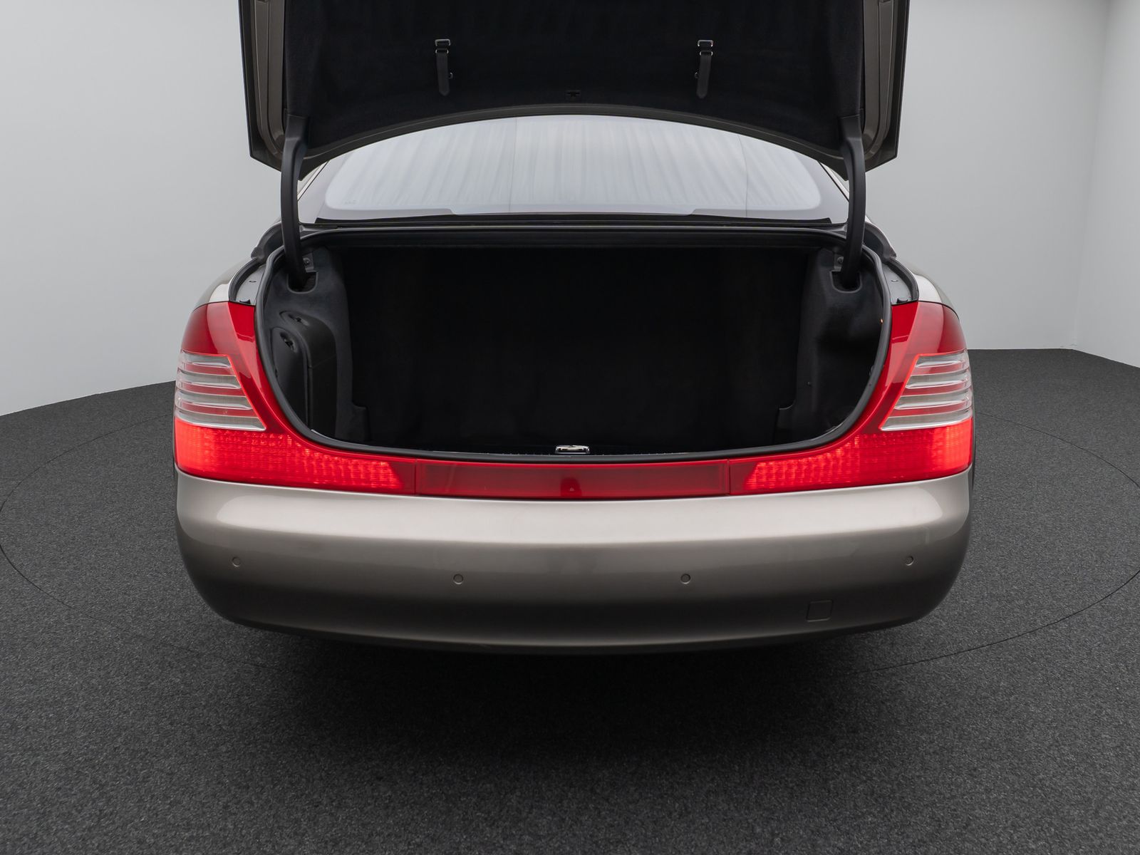 Fahrzeugabbildung Maybach 57 DUOTONE V12 Fondpaket Massage Solar VOLL