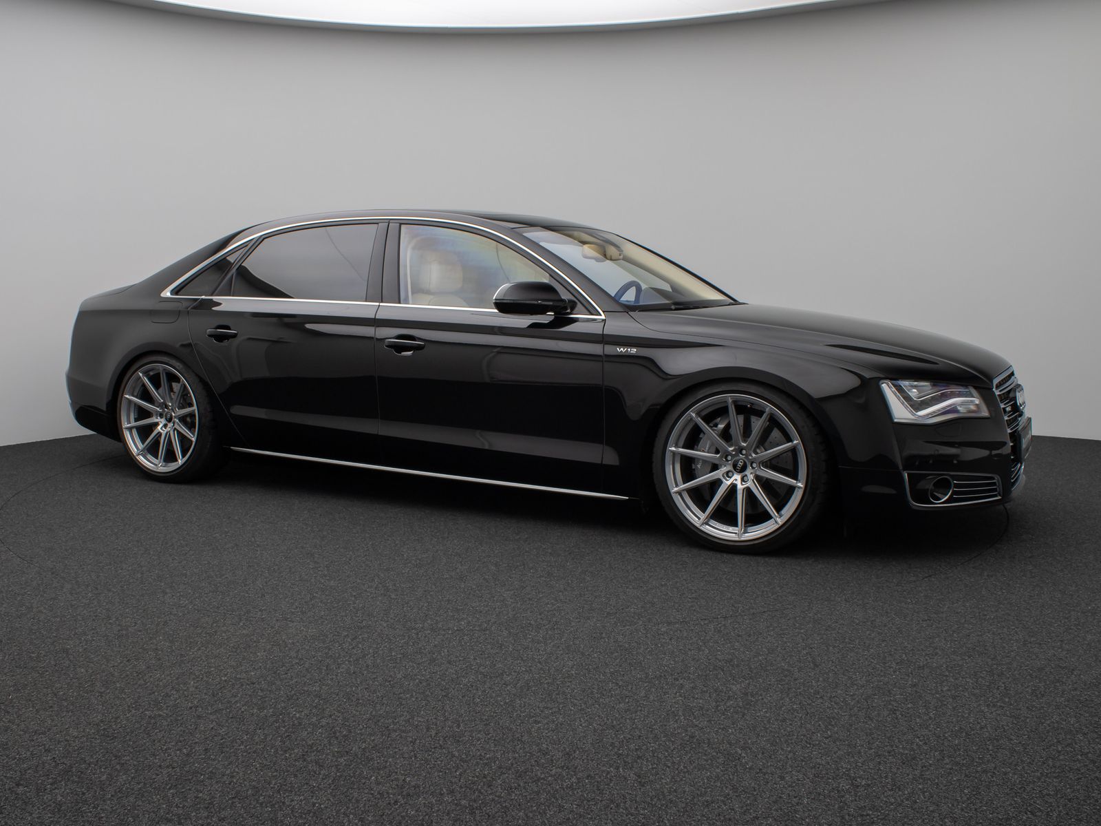 Fahrzeugabbildung Audi A8 W12 Lang Chauffeur GSD B&O Keramik TV Voll