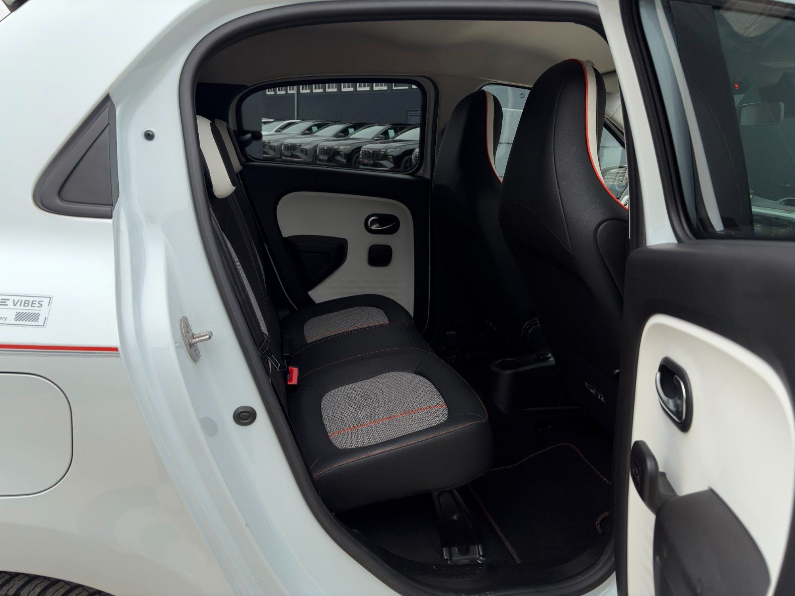 Fahrzeugabbildung Renault Twingo Vibes Electric CarPlay Temp. Klimaau. SHZ