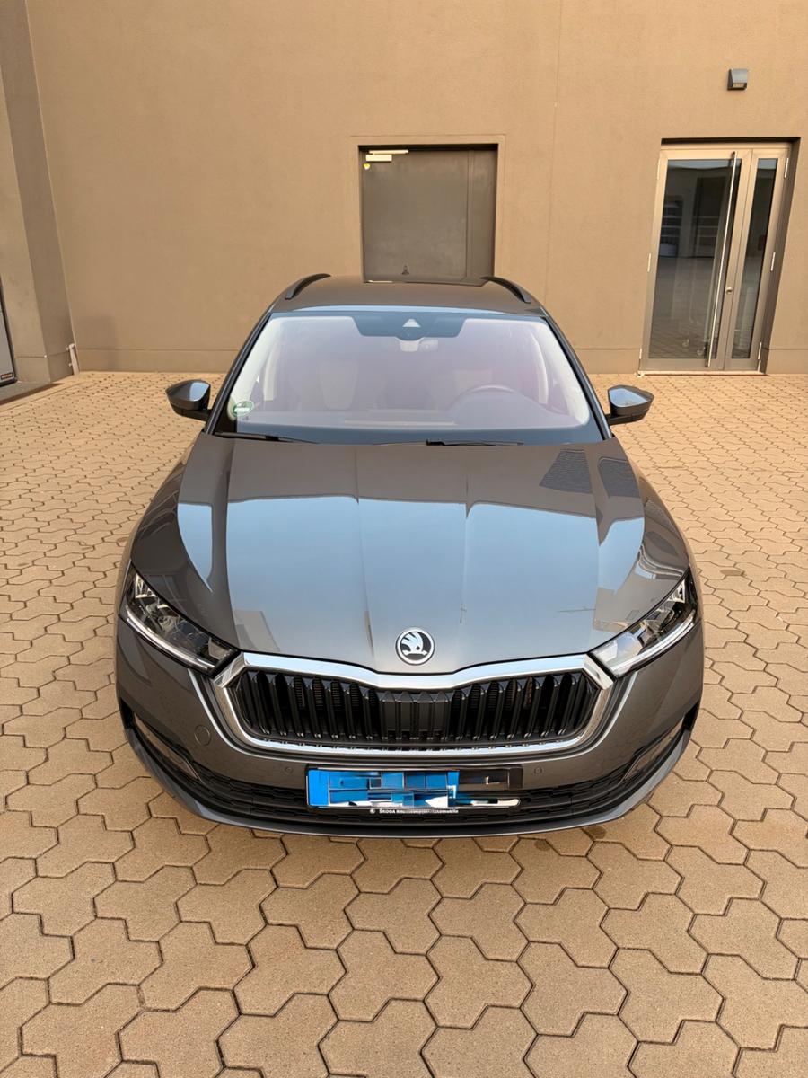 Skoda Octavia 1.5 TSIe-TEC DSG Combi Tour Sondermodell