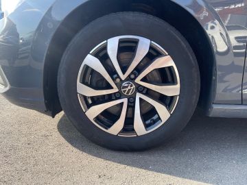 Volkswagen Golf - 8