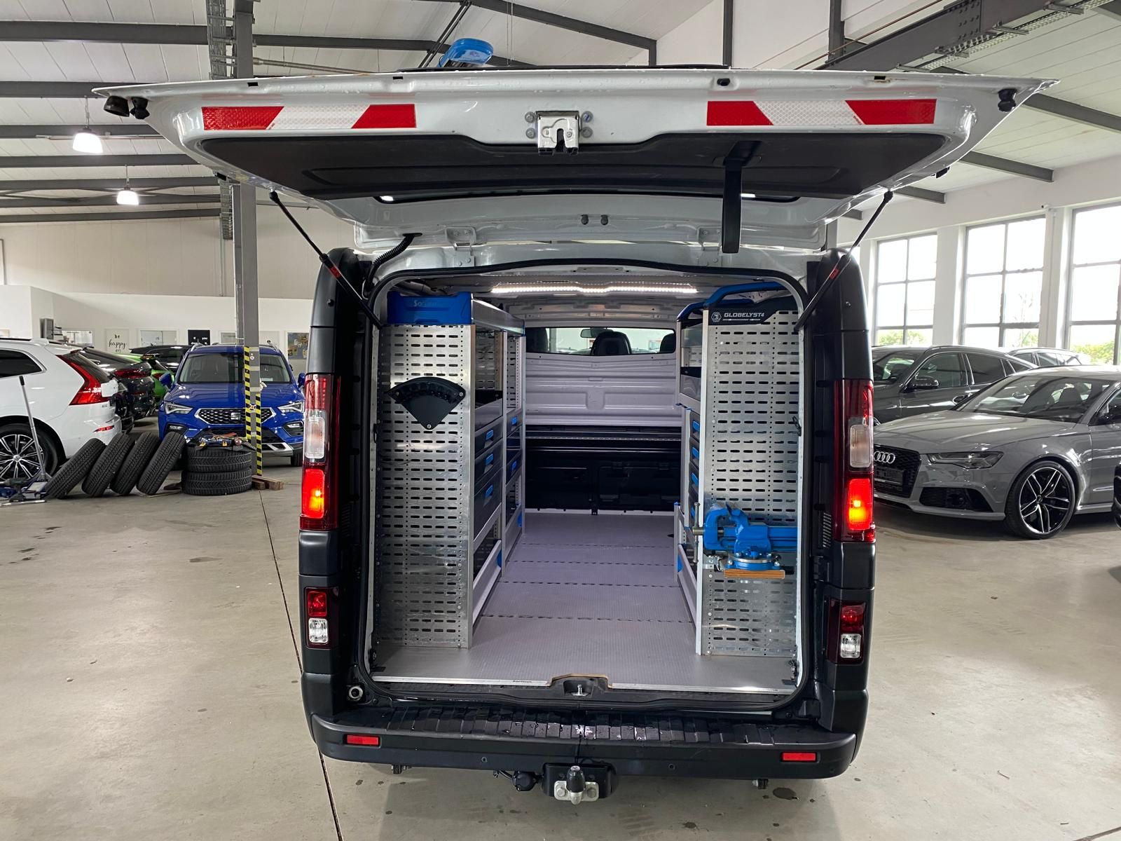 Fahrzeugabbildung Renault Trafic L2H1 2.0 dCi 145/Navi/Klima/AHK/STHZG/