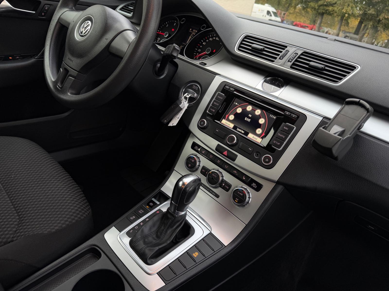Volkswagen Passat 2013 — photo 12