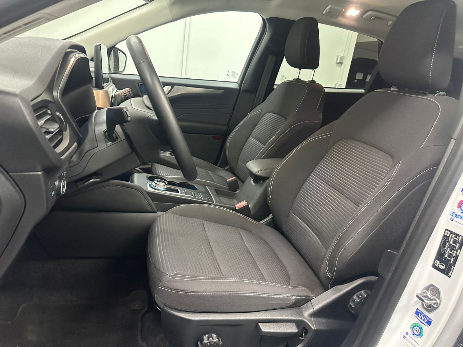 Fahrzeugabbildung Ford Kuga 2,5 Hybrid Titanium *NAVI*KLIMA*SH*360