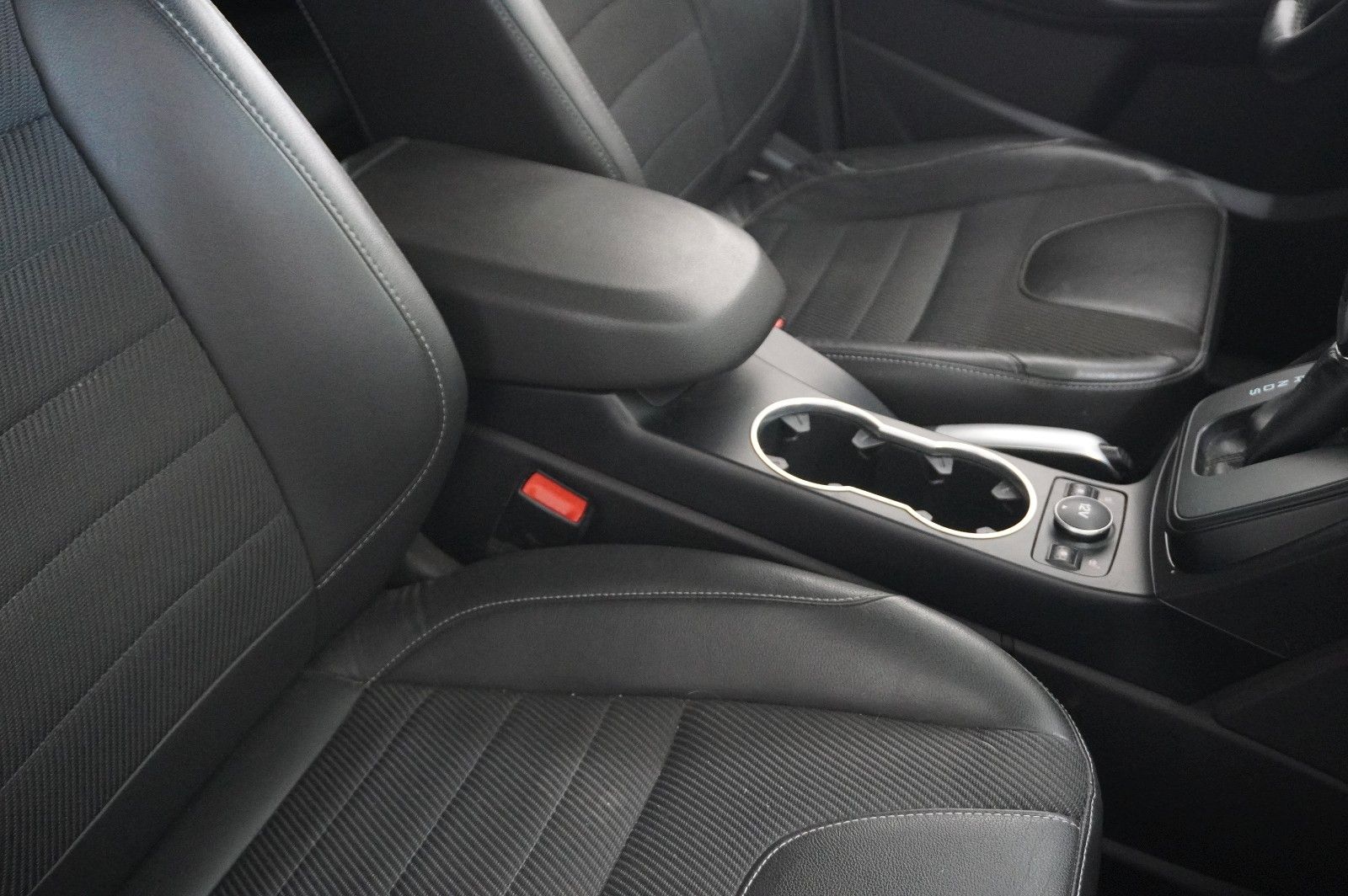 Fahrzeugabbildung Ford Kuga 2.0D INDIVIDUAL 4X4 NAVI/LED/KAMERA/SPORT