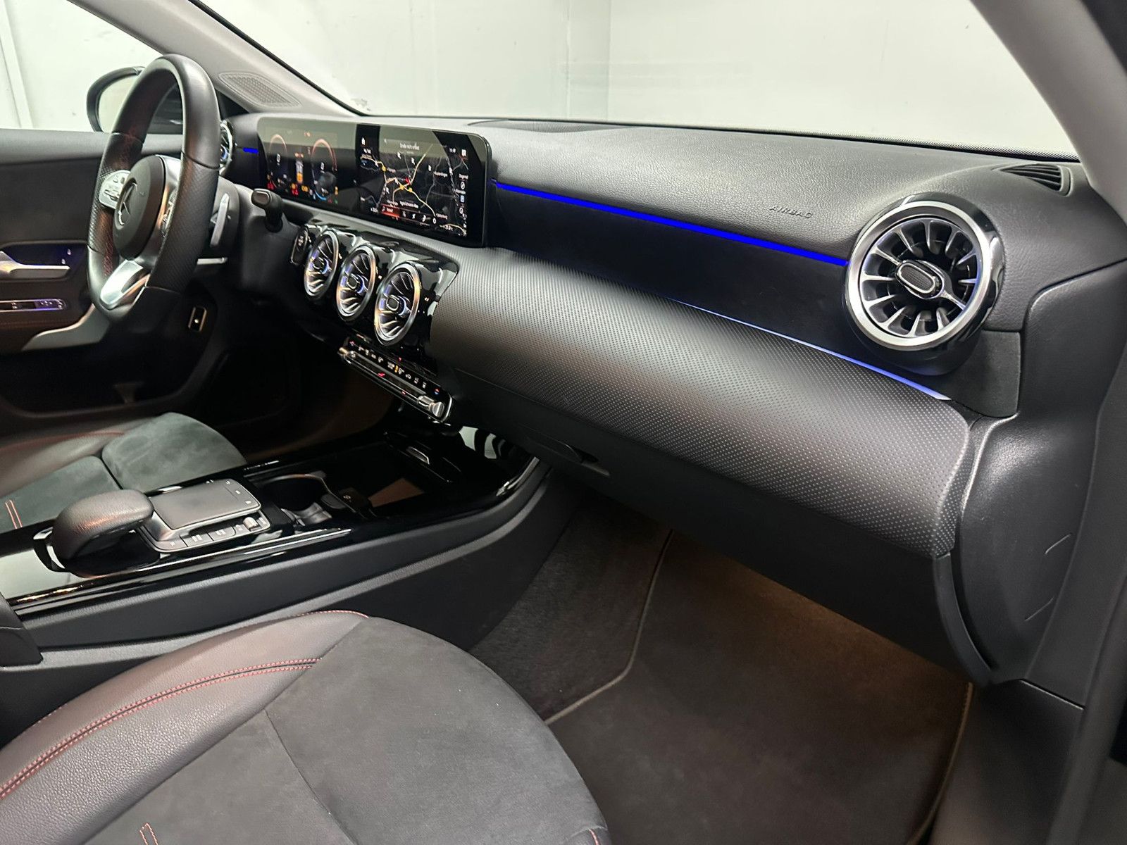 Fahrzeugabbildung Mercedes-Benz A 250 e LIMOUSINE *AMG-LINE* AMBIL*LED*KEYLESS