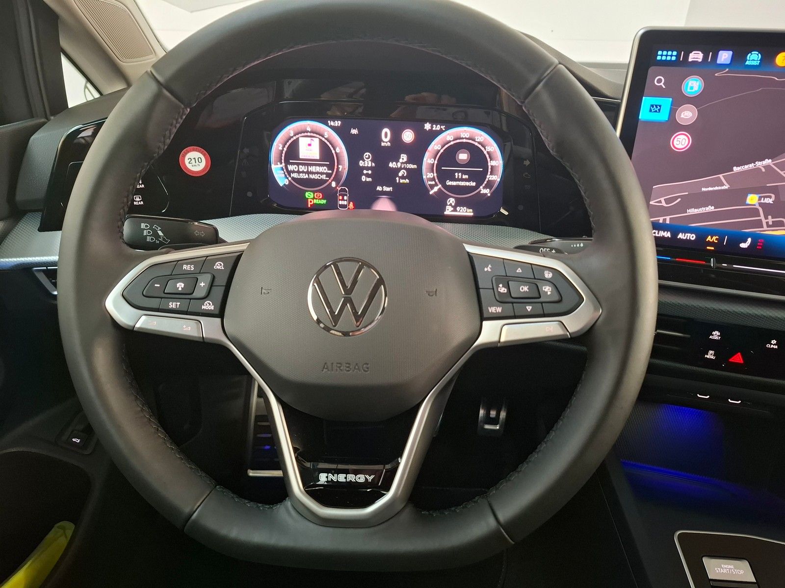 Fahrzeugabbildung Volkswagen Golf VIII Variant 1.5 eTSI 110 kW Energy + Navi