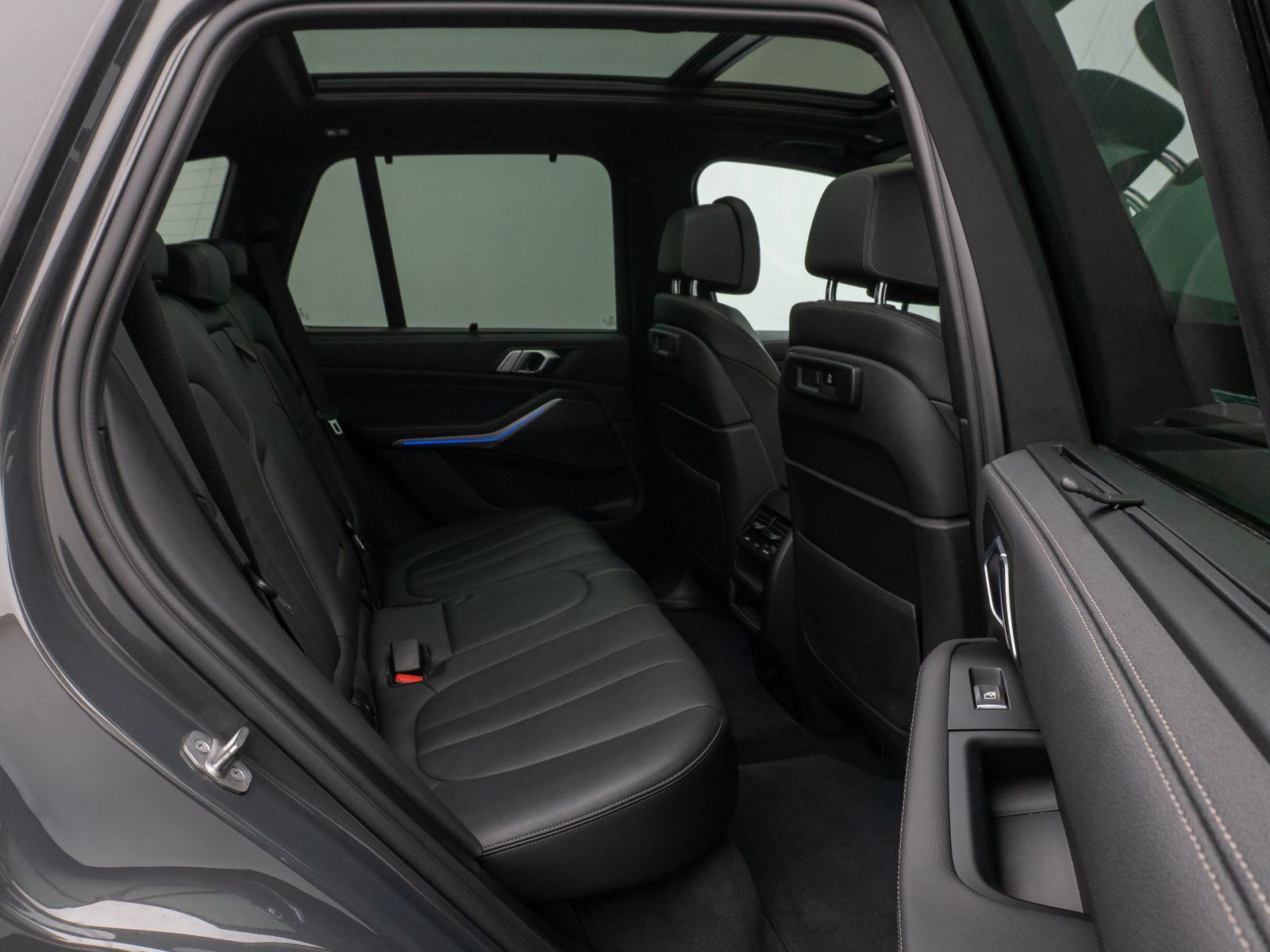 Fahrzeugabbildung BMW X5 xD40d M Sport Panorama Kamera HUD DAB HiFi