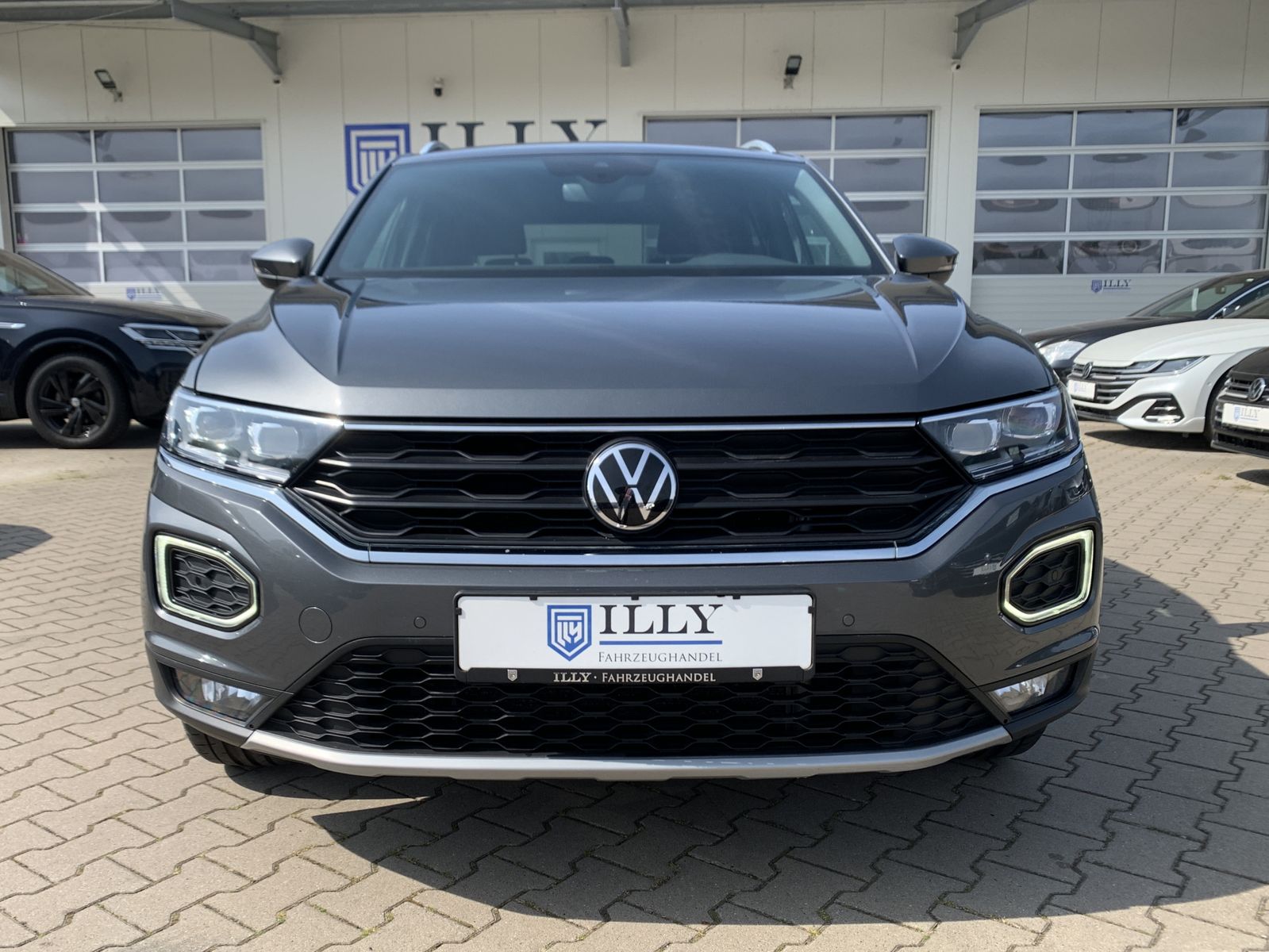 Fahrzeugabbildung Volkswagen T-Roc 1.5 TSI*Sport*Cam*LED*Side*Digital Cockpit