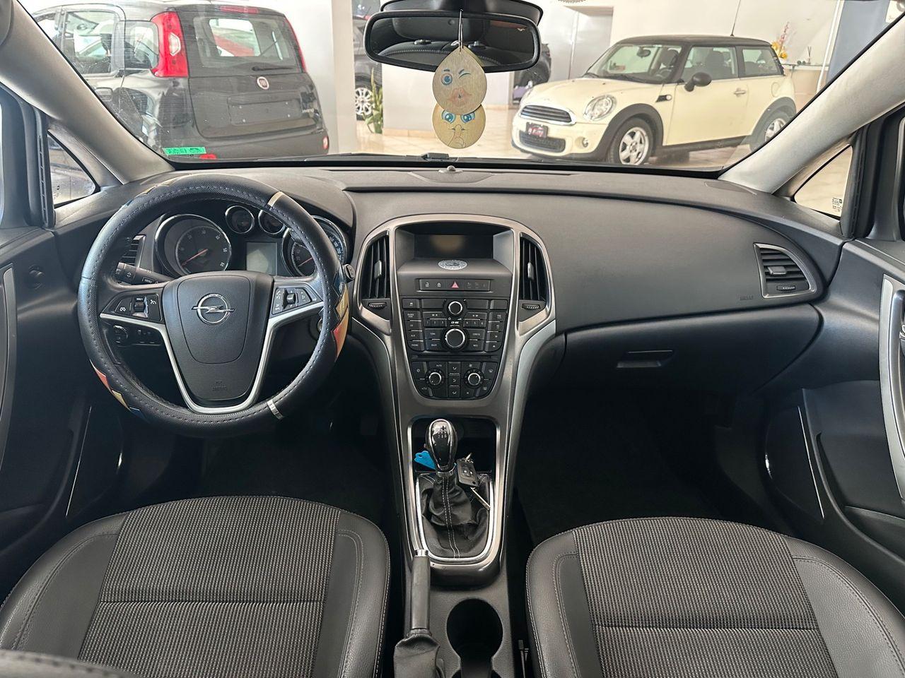 Opel Astra 2012 — photo 8