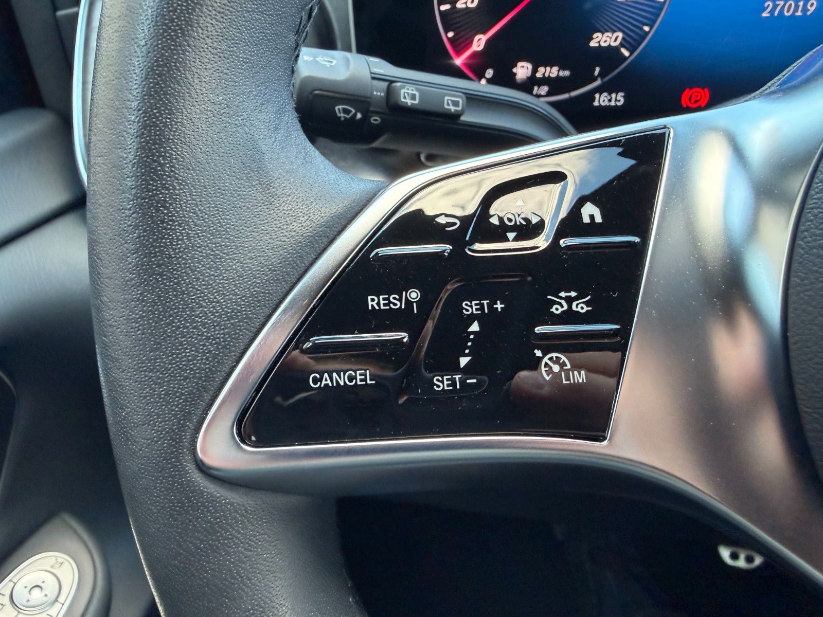 Fahrzeugabbildung Mercedes-Benz V 300 d STYLE AMG 4MATIC AIRMATIC DISTRONIC Pano