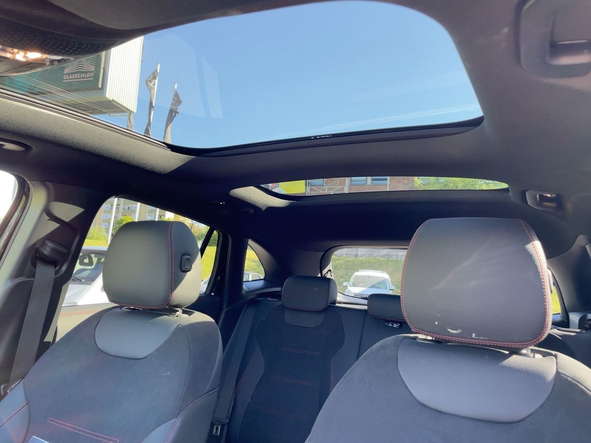 Fahrzeugabbildung Mercedes-Benz GLA 200 d AMG/Night/Pano/Kamera/AHK