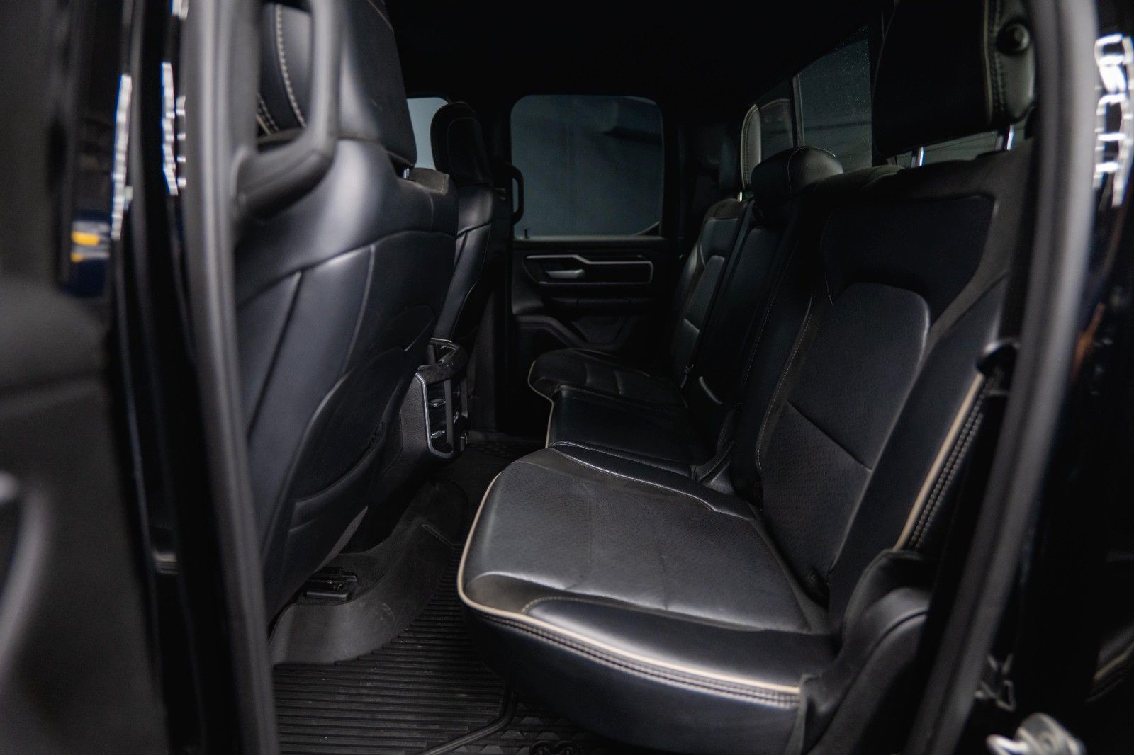 Fahrzeugabbildung Dodge RAM 5.7 V8 HEMI 4x4 Night LARAMIE LONGBED 19%