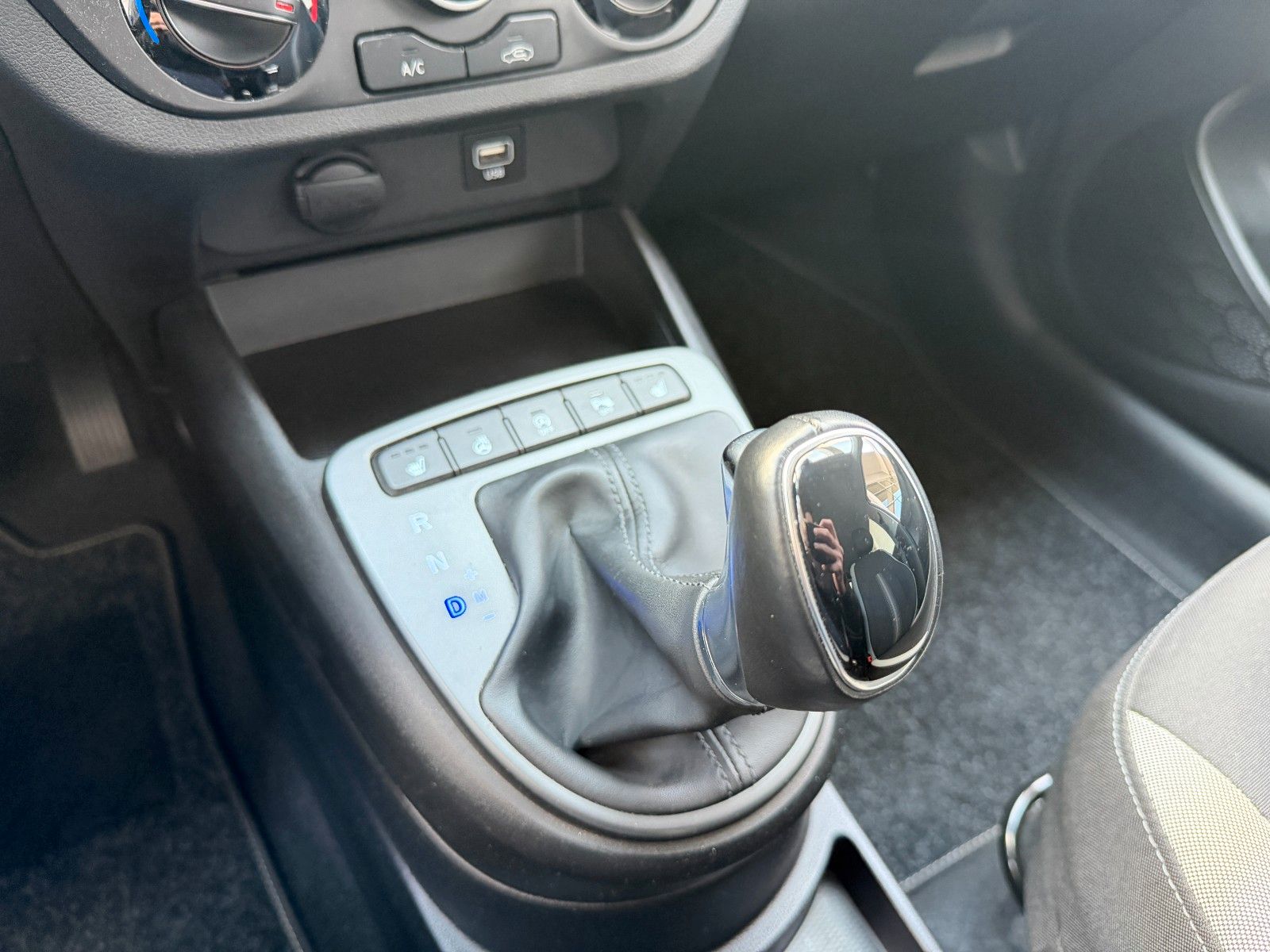 Fahrzeugabbildung Hyundai i10 Trend 84PS Automatik/PDC/SHZ!
