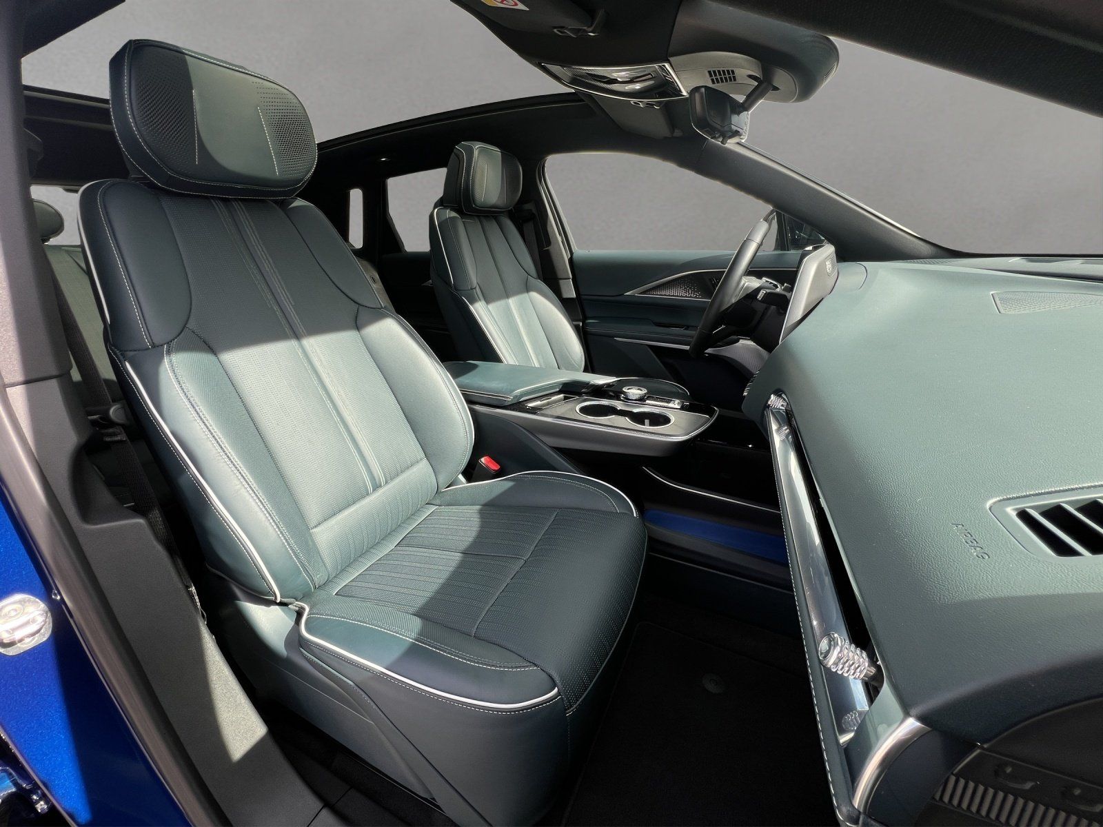 Fahrzeugabbildung Cadillac Lyriq AWD Sport/PANO-DACH/MASSAGE/AKG/ACC/360°KA