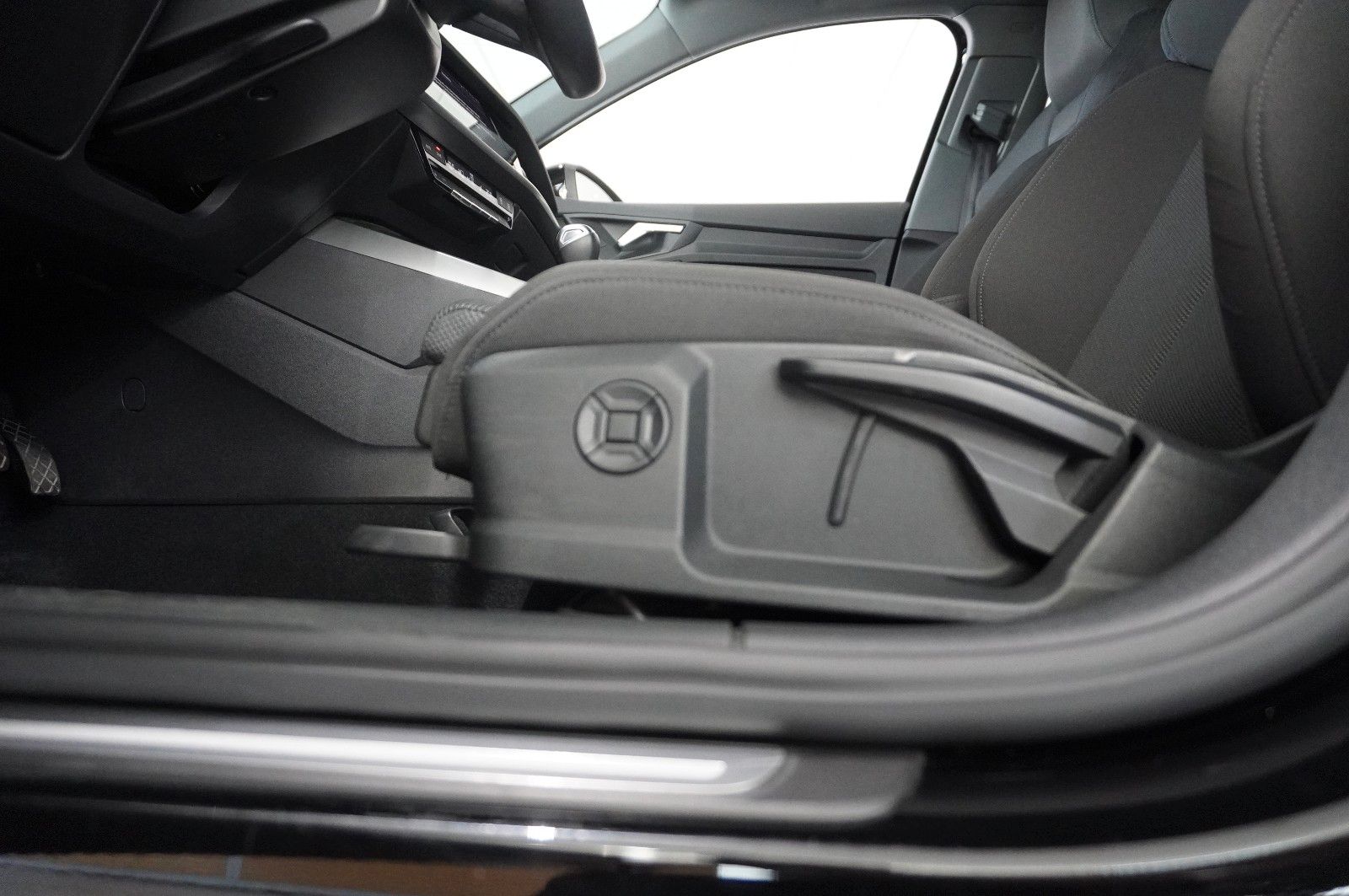 Fahrzeugabbildung Audi A3 Sportback 35 TFSI ADVANCED NAVI/LED/SPORT/DAB