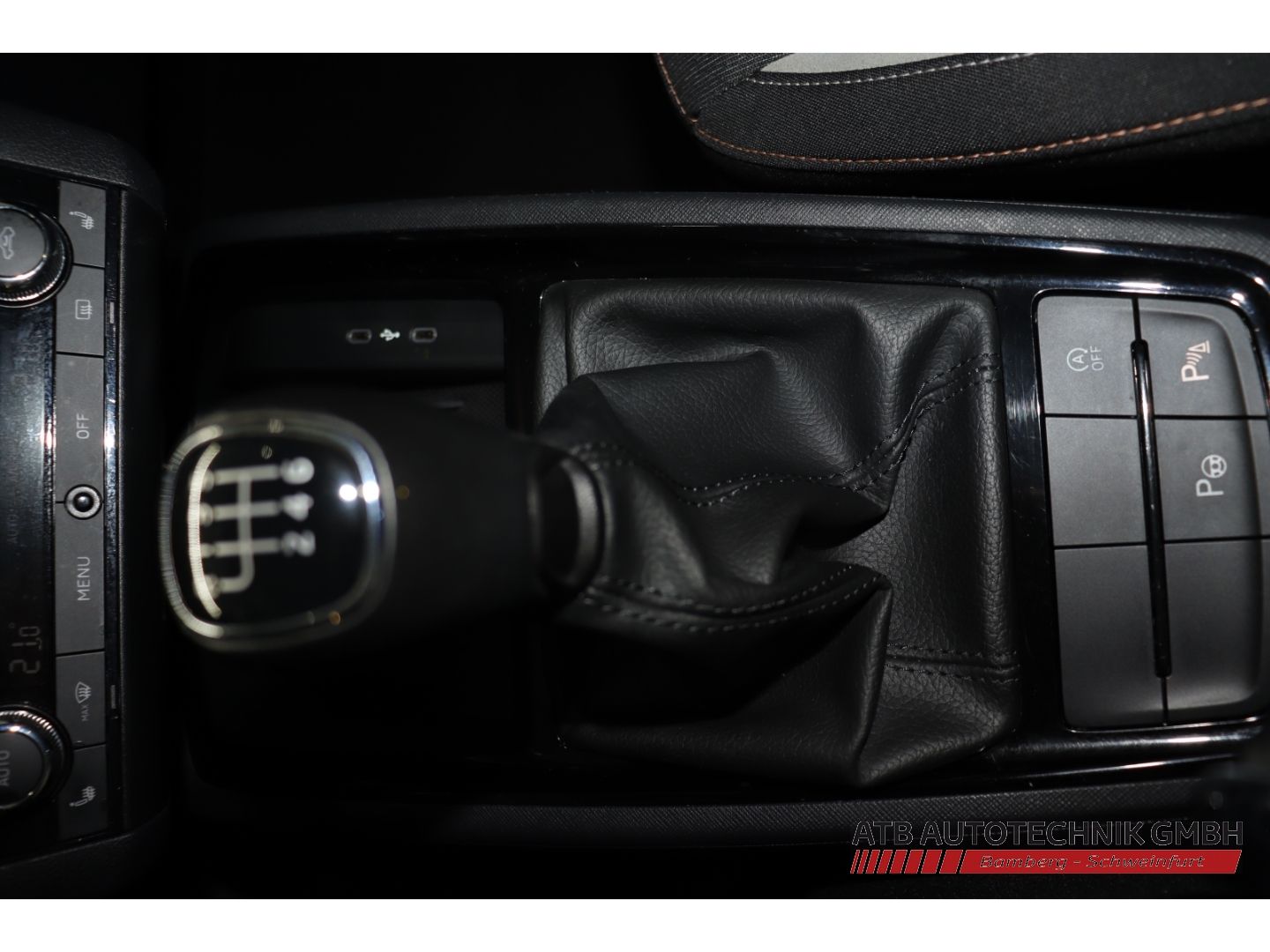 Fahrzeugabbildung SKODA Kamiq 1.0l TSI Style AHK-klappbar Navi  LED