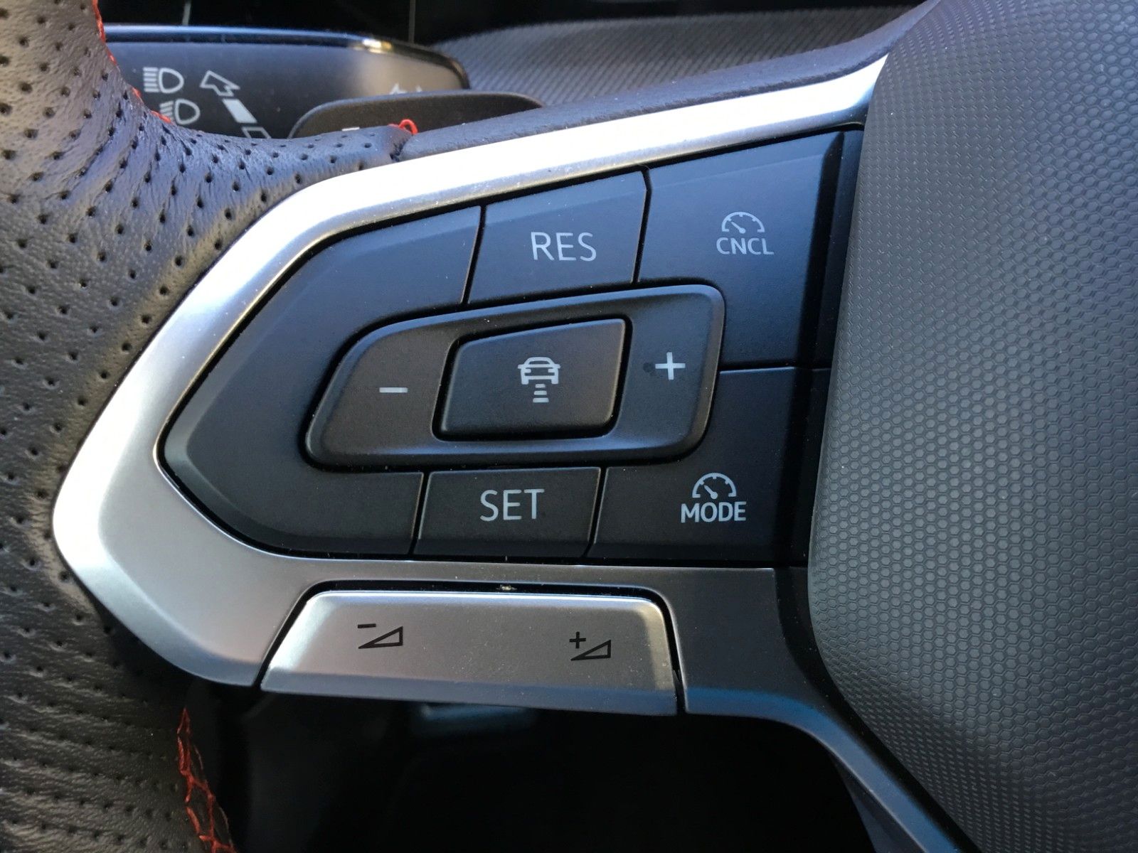 Fahrzeugabbildung Volkswagen Golf GTI+MatrixLED+18"+AHK+Pano+H&K+ACC