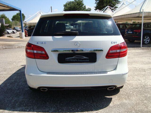 Mercedes-Benz B 180