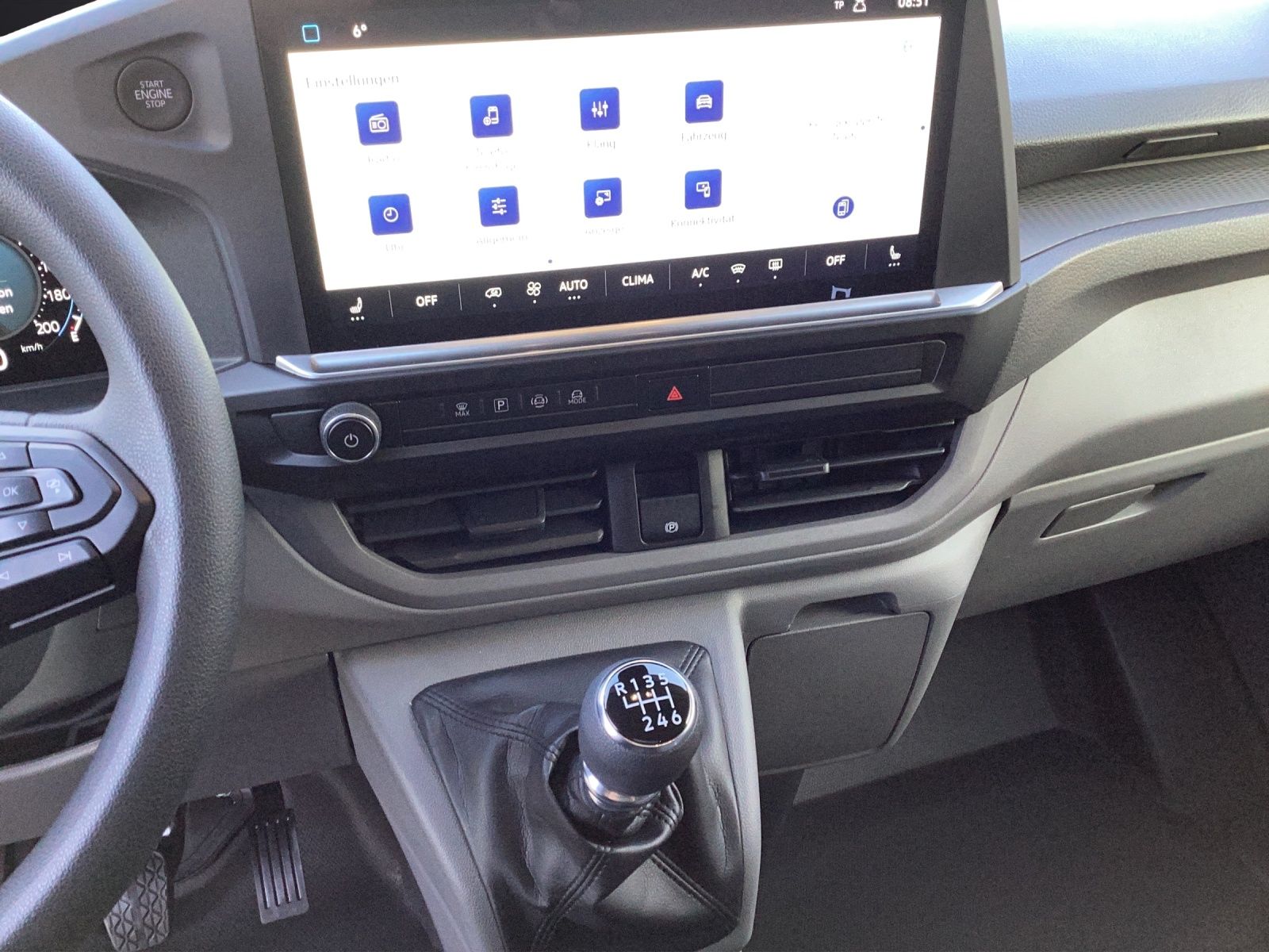 Fahrzeugabbildung Volkswagen T7 Transporter TDI Kasten AHK LaneAssist RearVie