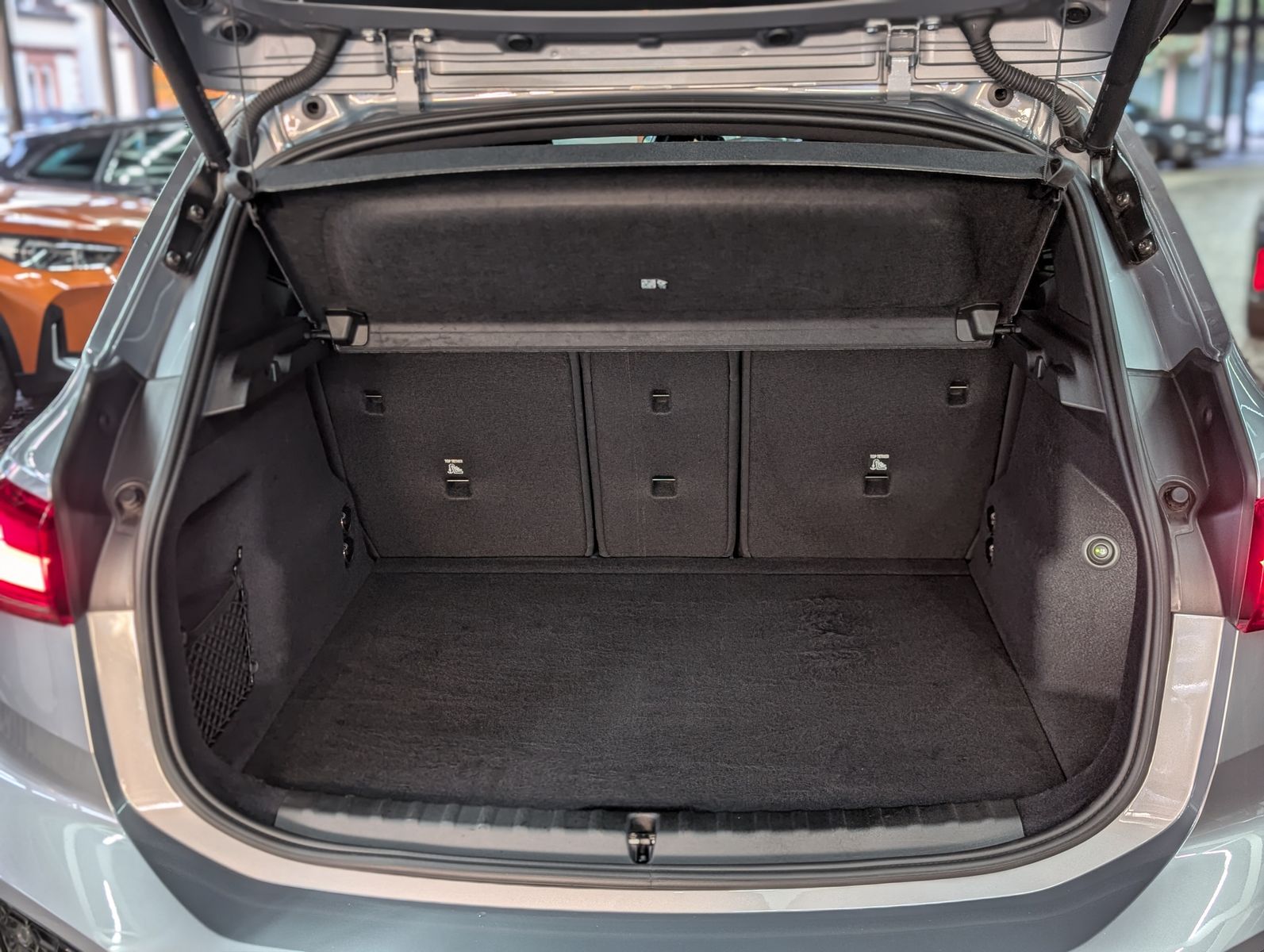 Fahrzeugabbildung BMW 218 Active Tourer  M Sport SHADOW PANO AHK LEDER