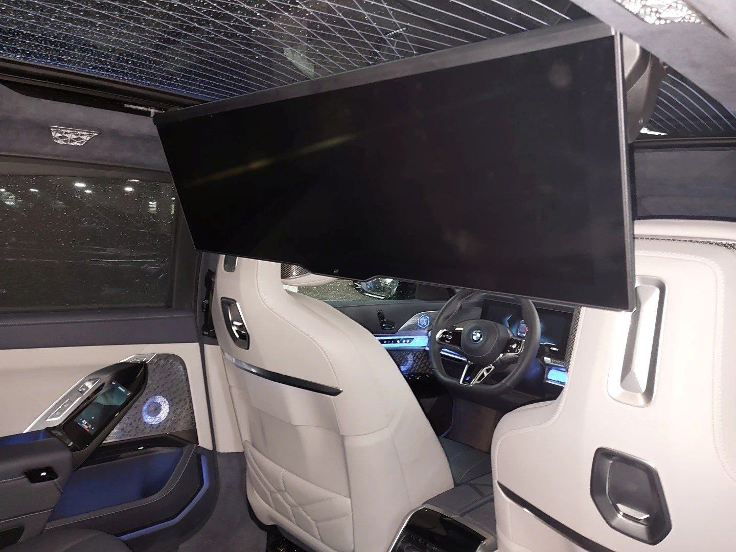 Fahrzeugabbildung BMW i7 M70 xDrive Limousine Sonderlackierung B&W Sur