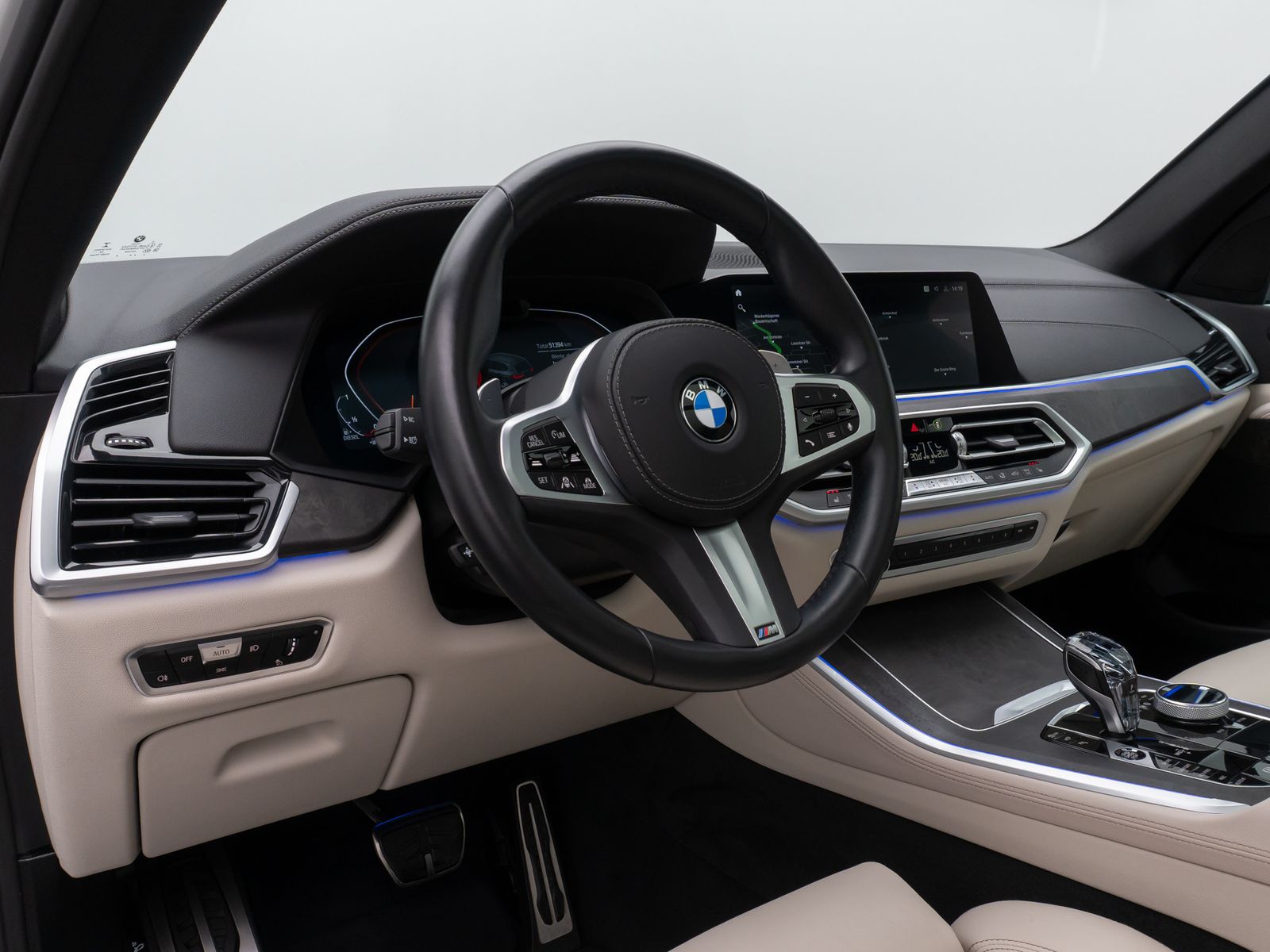 Fahrzeugabbildung BMW X5 xD30d M Sport Laser 360° HUD DAB Panorama 22"