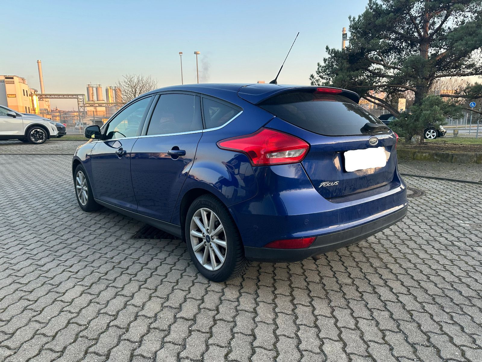 Fahrzeugabbildung Ford Focus Lim. Titanium