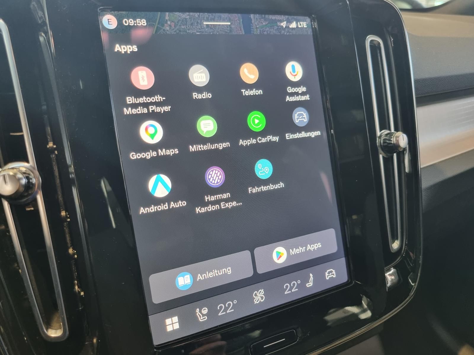 Fahrzeugabbildung Volvo XC40 B4 Plus Black Edition 'Panoramadach'