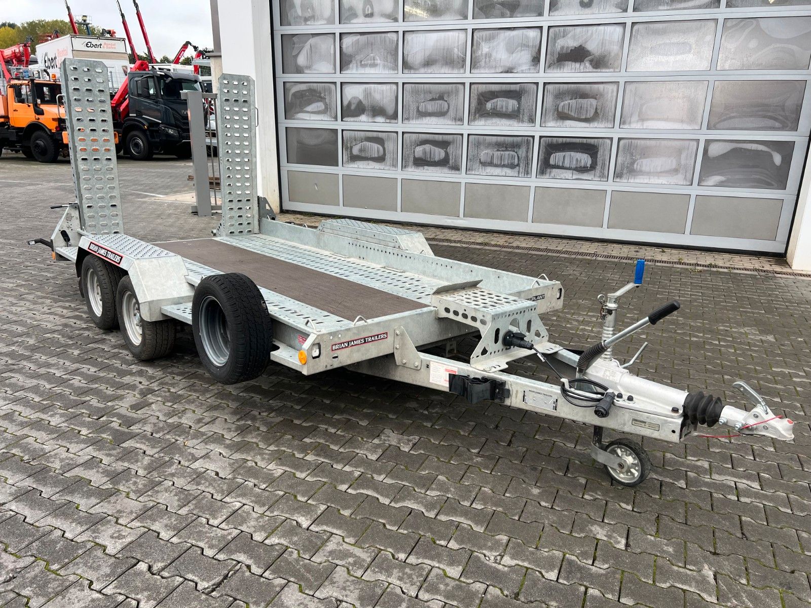 Fahrzeugabbildung Brian James Cargo Digger Plant 2 / Länge 3.700mm / 3.500kg
