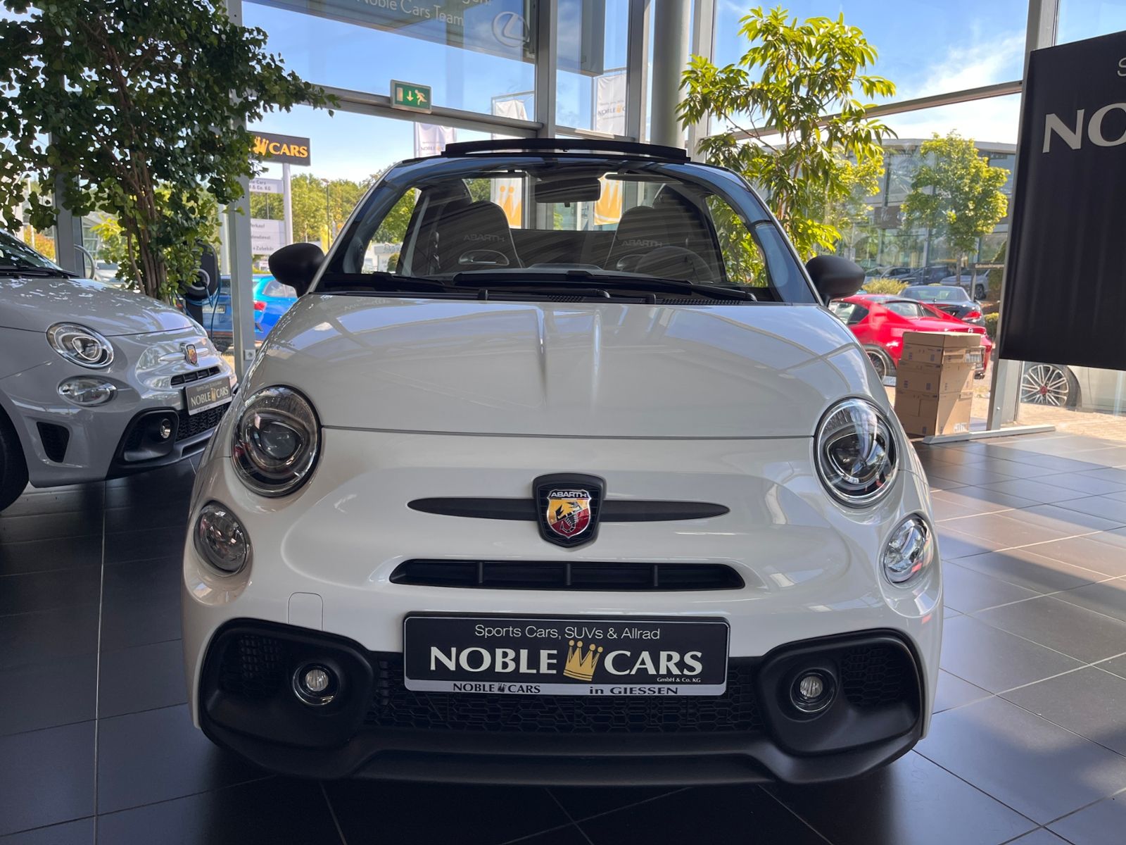 Fahrzeugabbildung Abarth 695C Turismo  LEDER NAV DAB PDC