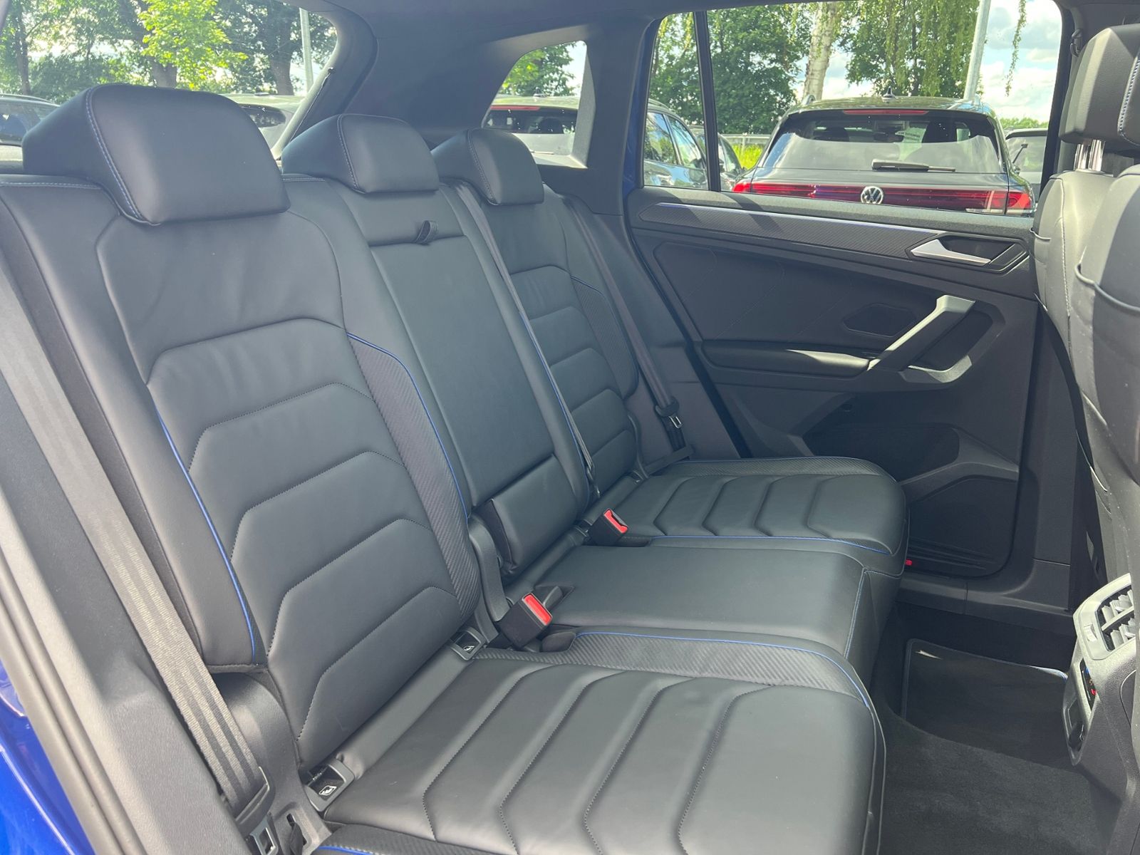 Fahrzeugabbildung Volkswagen Tiguan R 2.0 TSI DSG 4MOTION *Akrapovic,Leder,Pa