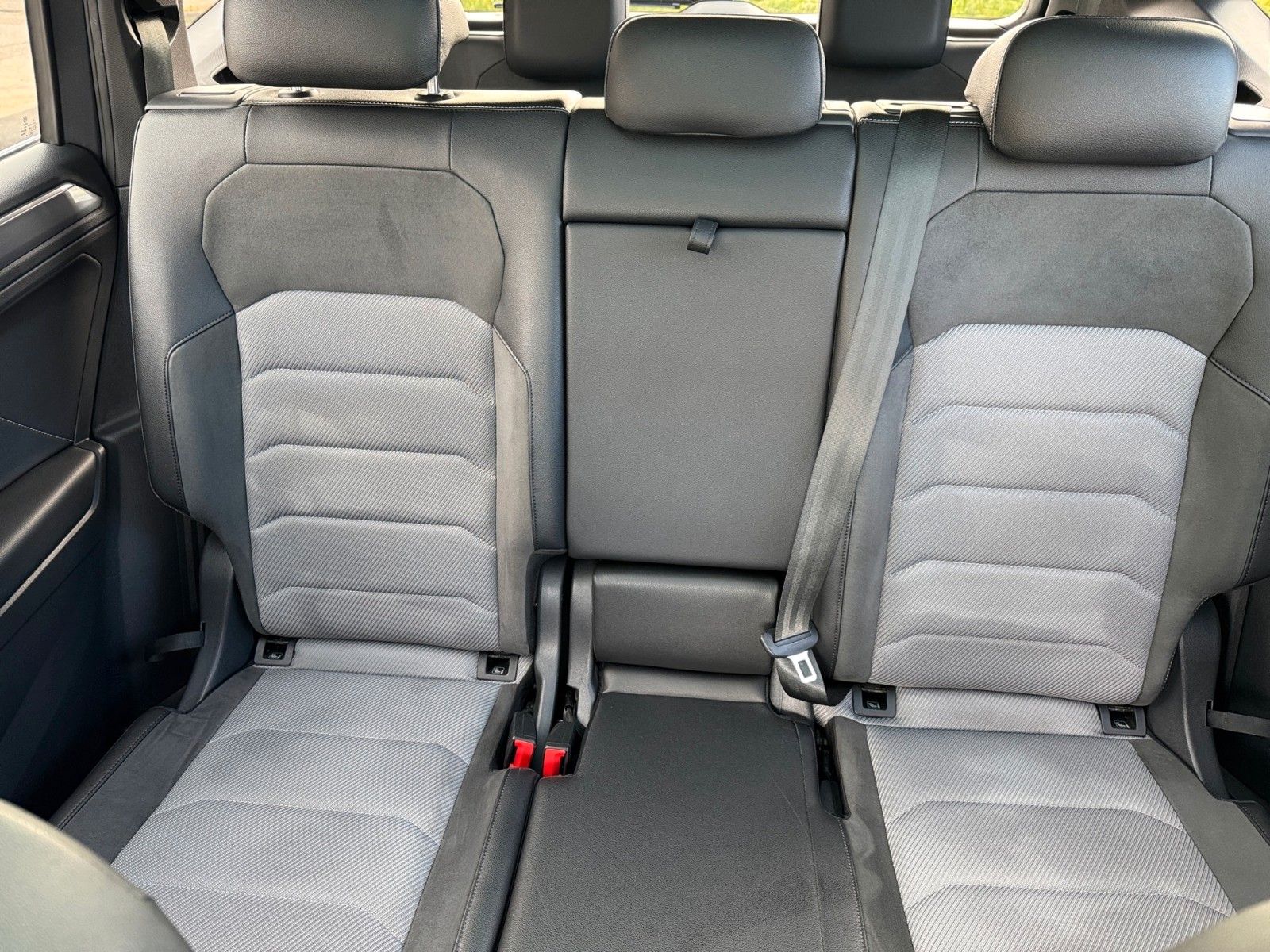 Fahrzeugabbildung Volkswagen Tiguan Allspace 2.0TDI R-Line Highline 4Motion