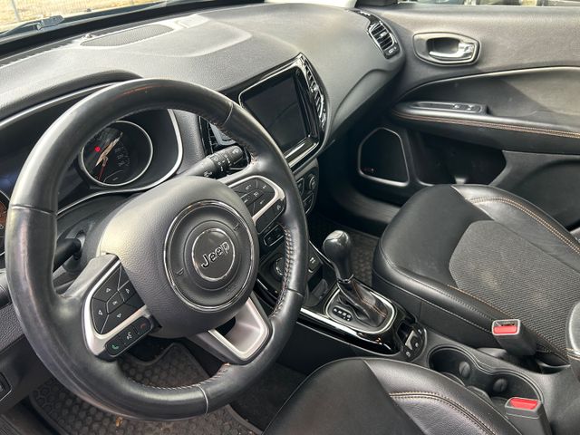 Fahrzeugabbildung Jeep Compass Limited 4WD Automatik+Navi+CarPlay+Allw.