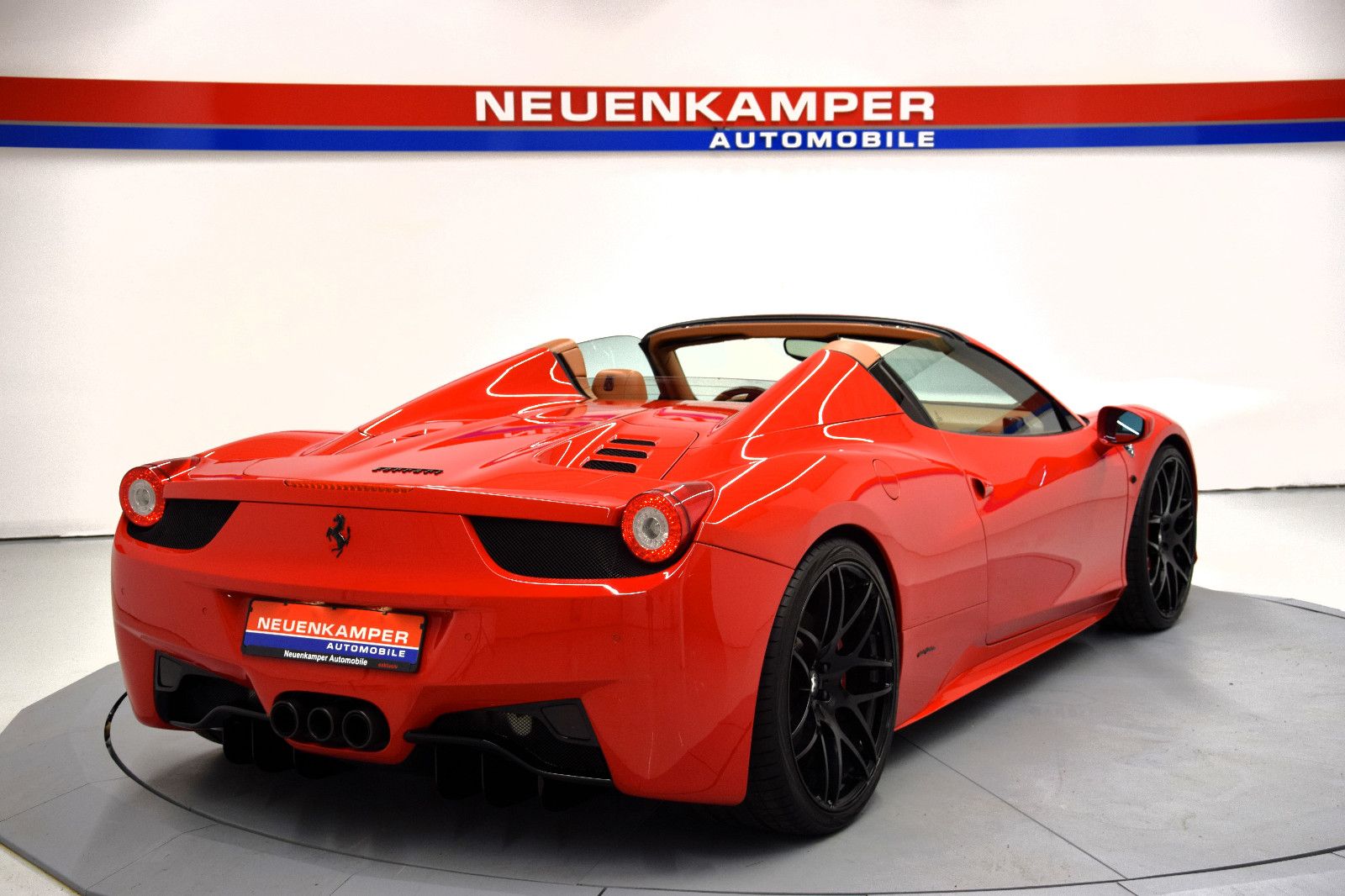 Fahrzeugabbildung Ferrari 458 Spider Carbon-Interior Rosso Corsa / Braun