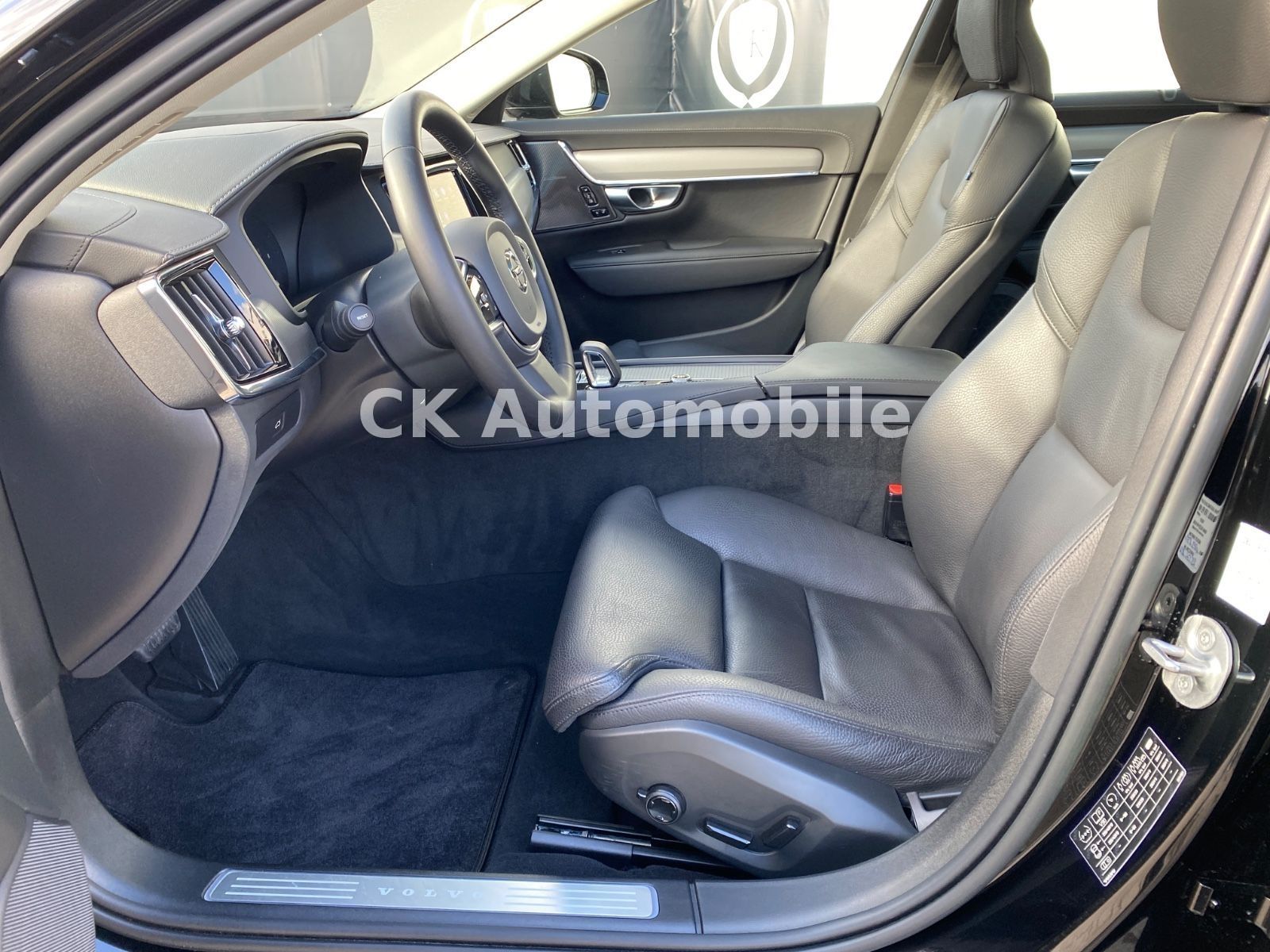 Fahrzeugabbildung Volvo V90 B5 Ultimate Dark AWD/BLIS/Pano/Head-Up/AHK