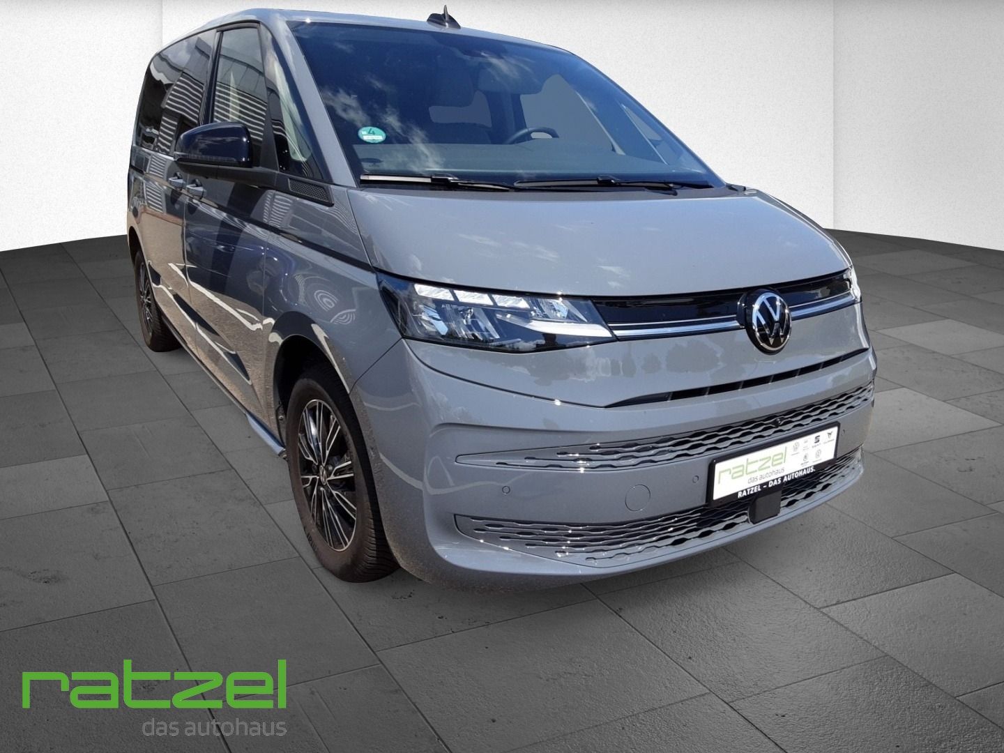 Fahrzeugabbildung Volkswagen T7 Multivan Life 2.0 TDI DSG 7-SITZER Navi Digit